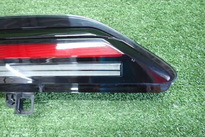 BMW G70 7 LED light left rear rear part to the bonnet