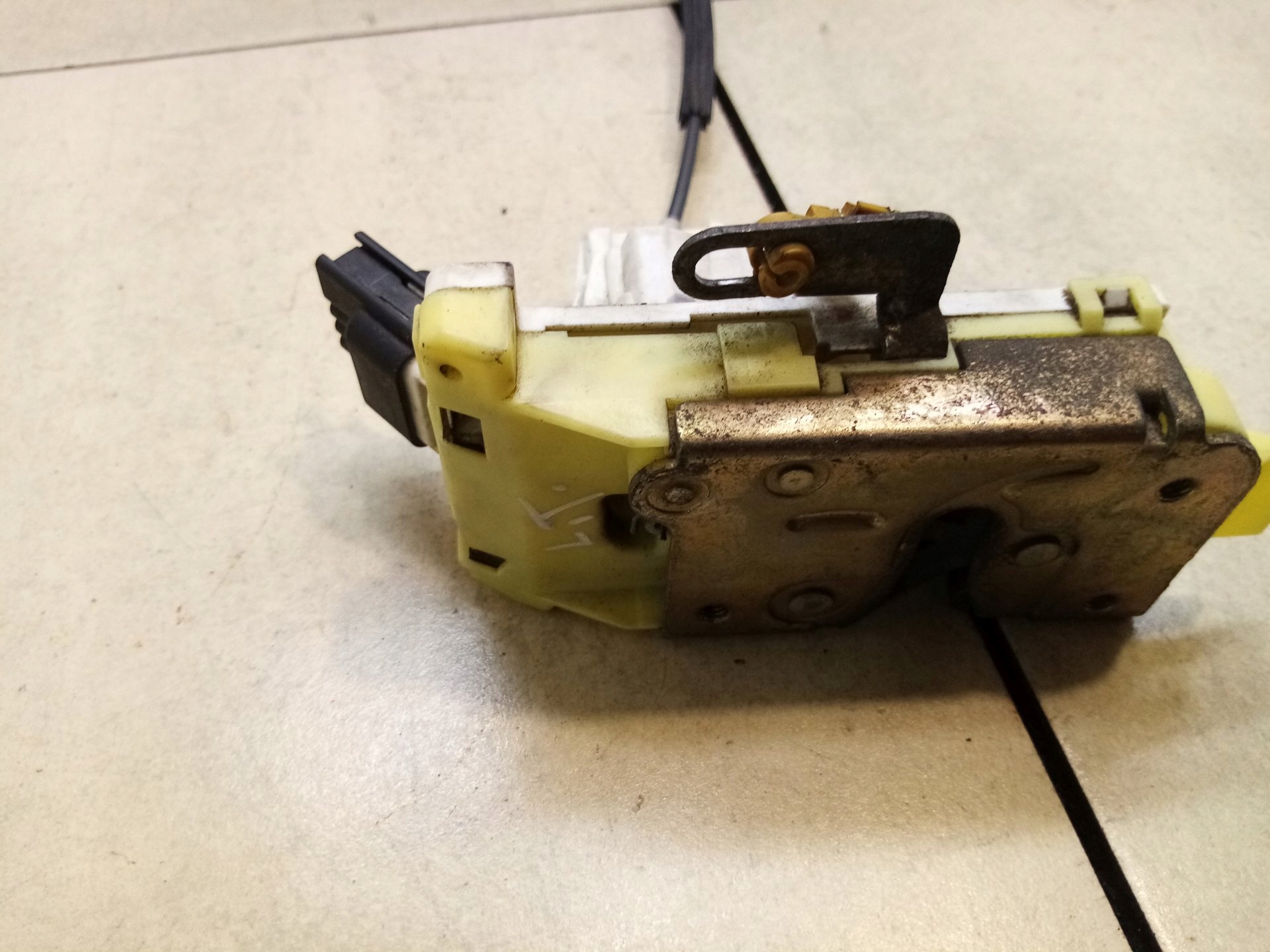 lock door left rear part handle FORD MONDEO II 2.0