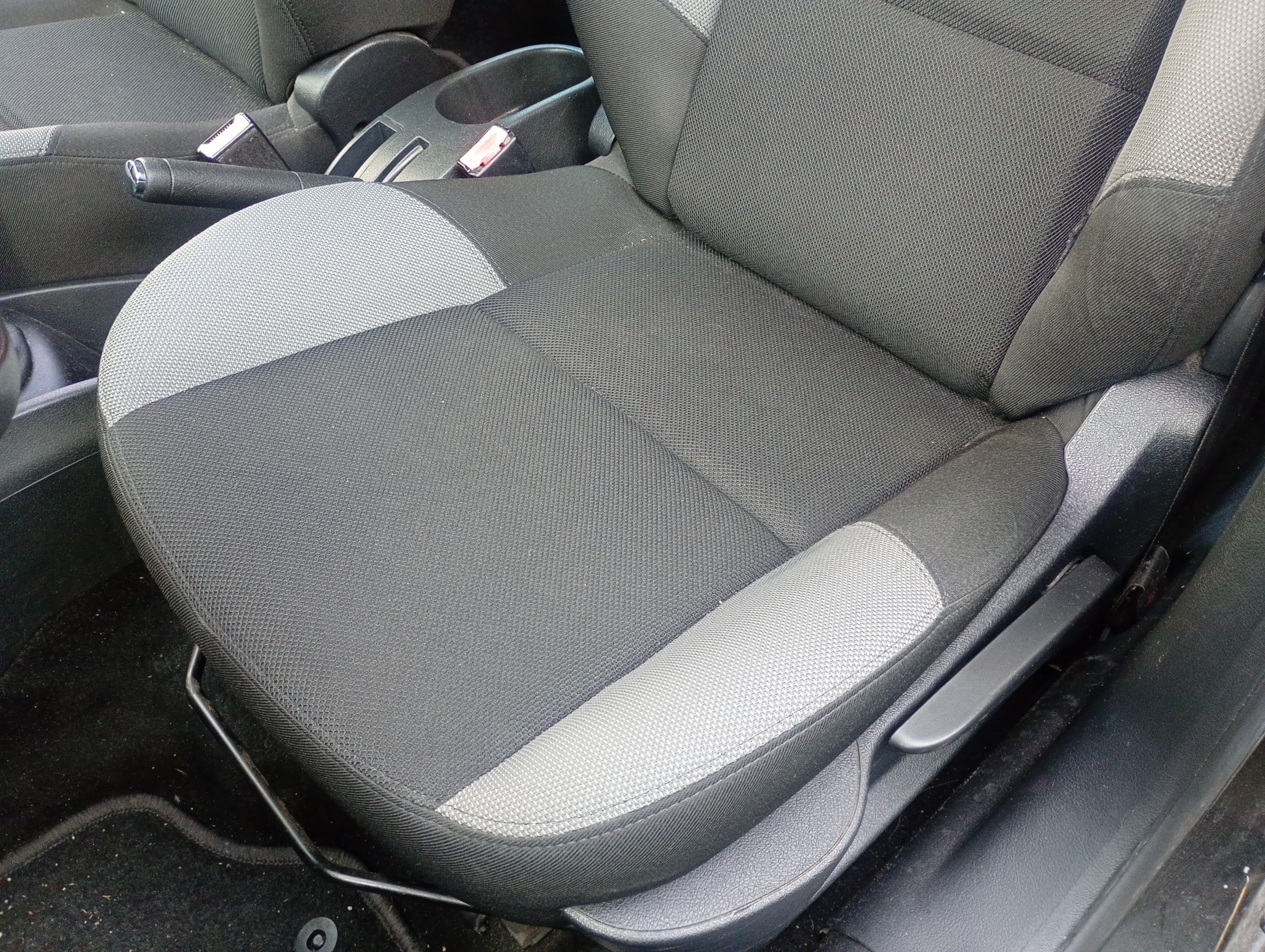 seat left driver´s Peugeot 207 06-13
