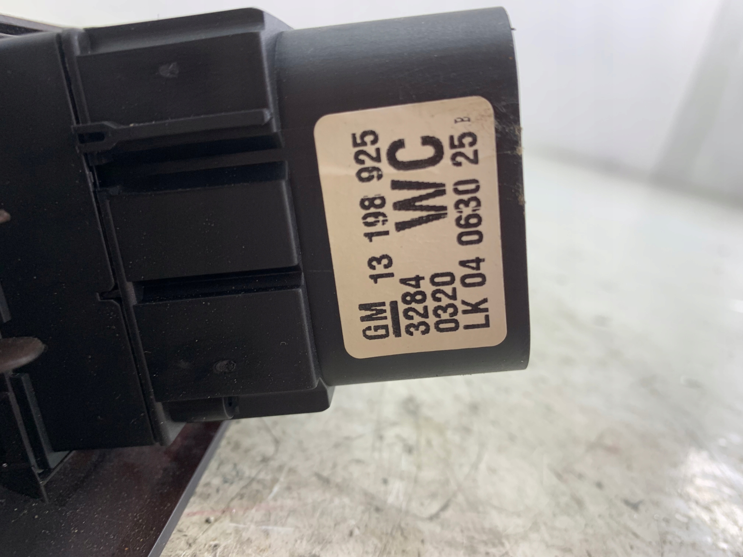 OPEL ASTRA III H light switch 13198925