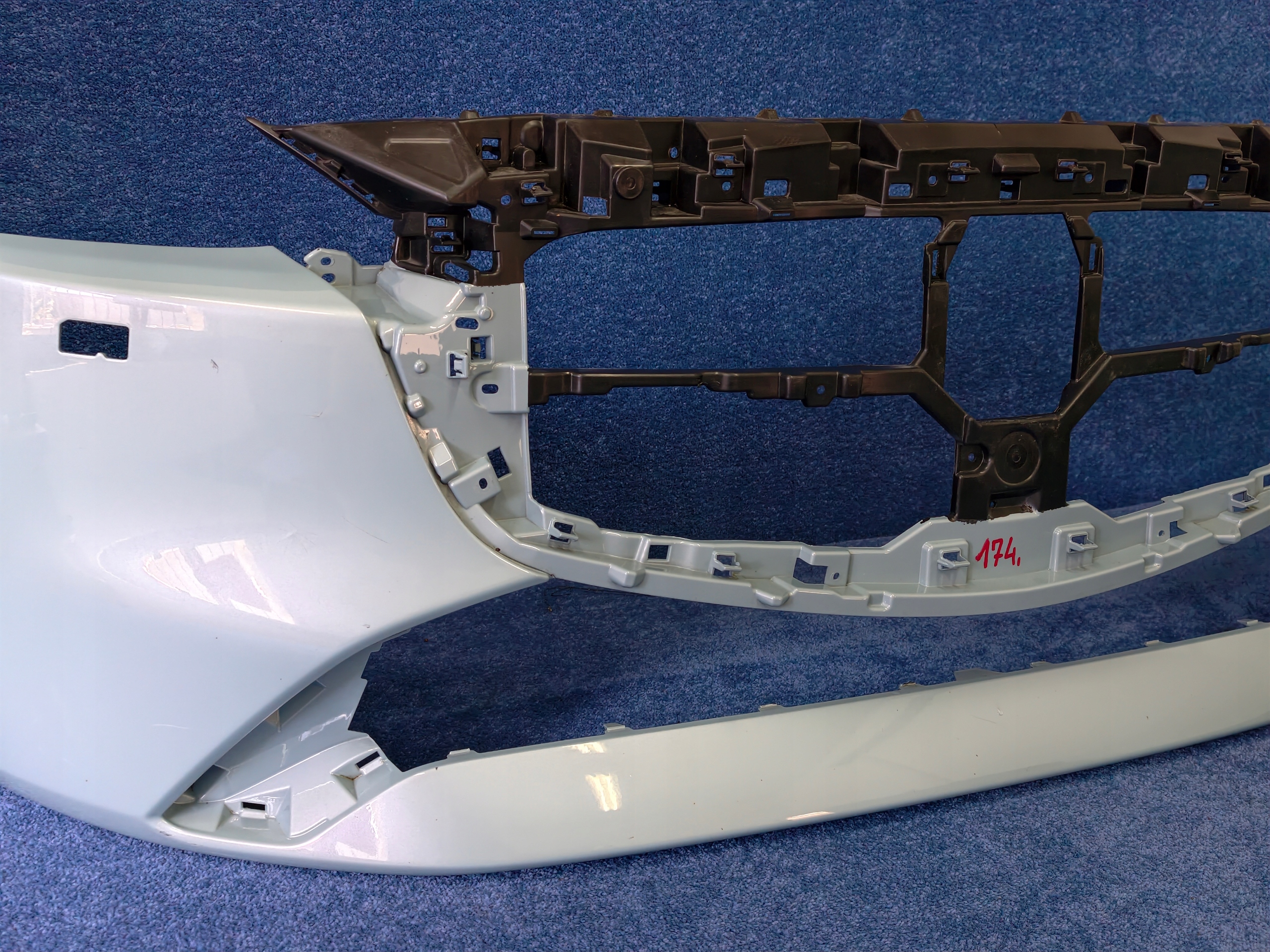 MAZDA 2 II LIFT 2023 bumper front front DO LAKIEROWANIA BIALY D65E-50031