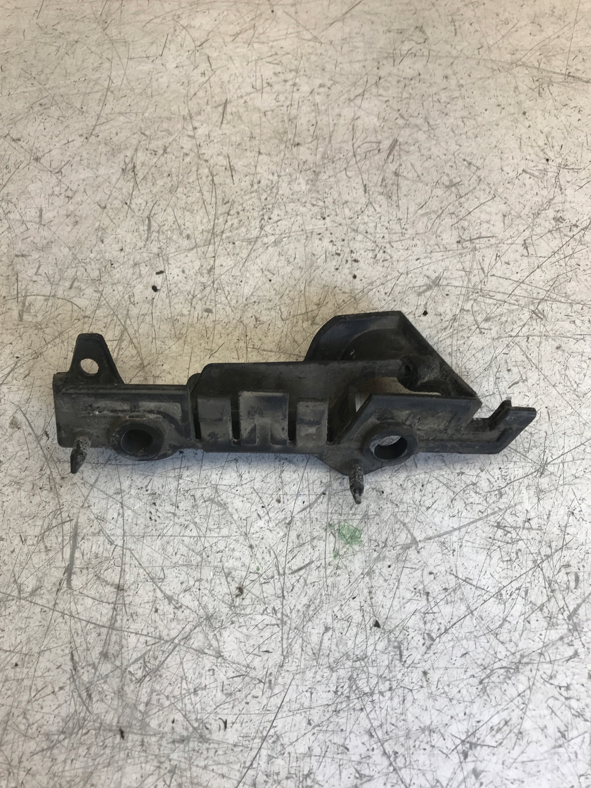 bumper bracket right front AUDI A4 B8 8K0807284