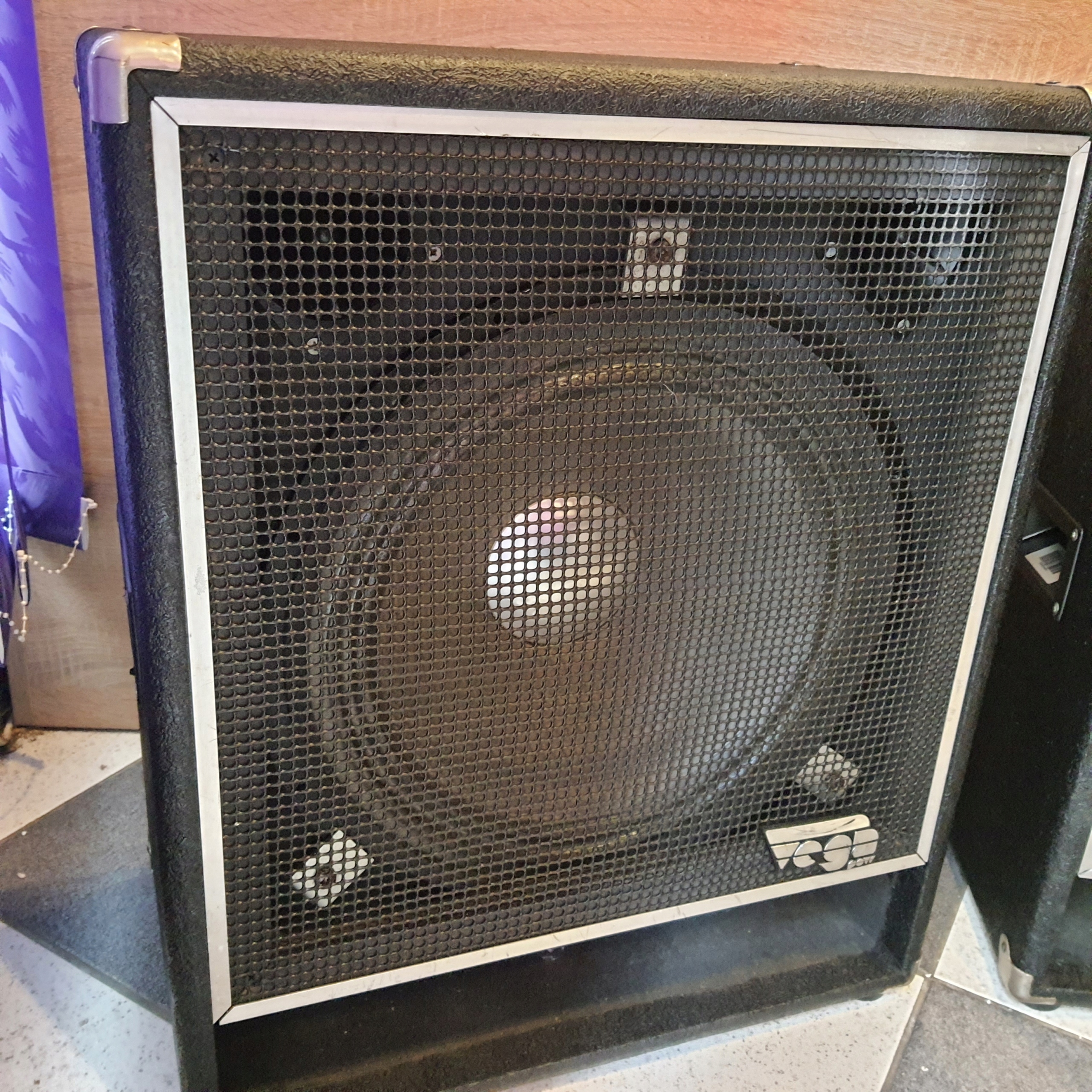 KOLUMNY ESTRADOWE VEGA POWER EAN (GTIN) 49284789