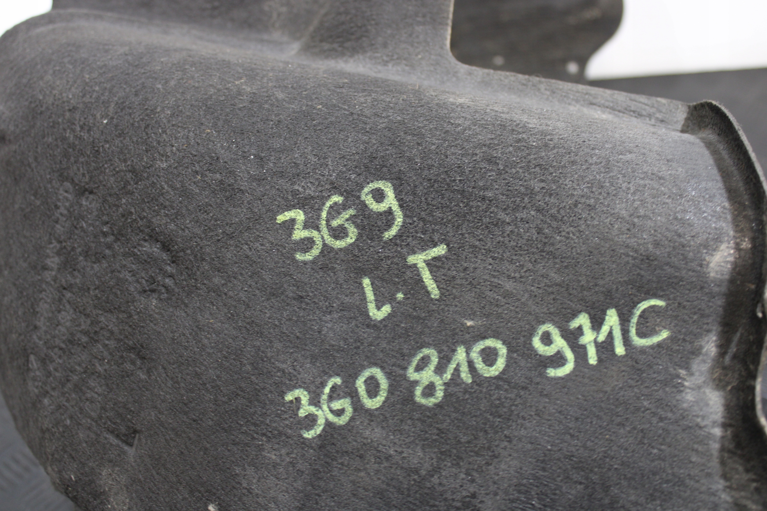 mudguard left rear part 3G0810971C VW PASSAT B8 3G0 3G9