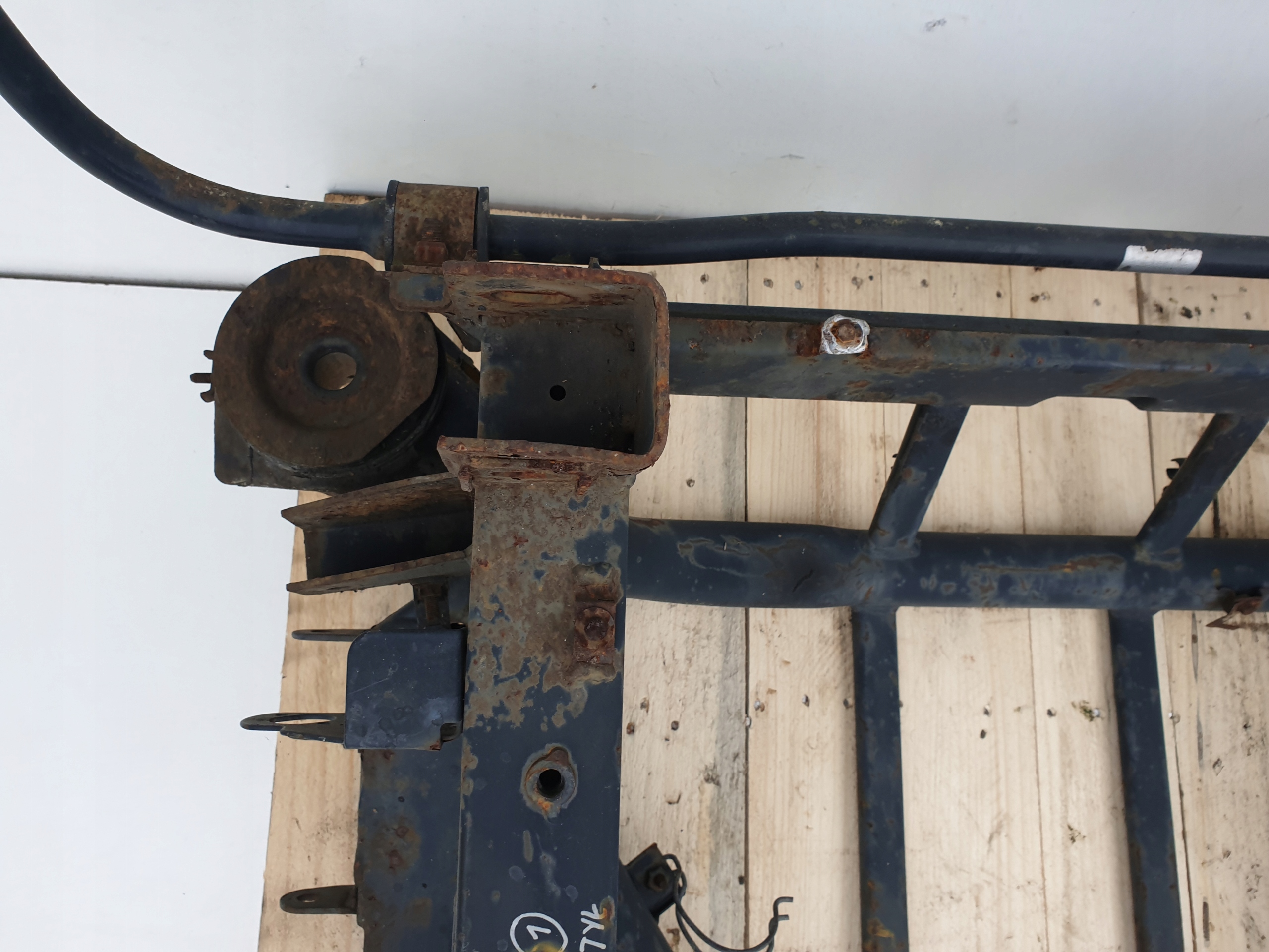 Maserati Granturismo 4.7 V8 TYLNE SANKI TYŁ BELKA ZAWIESZENIA KOŁYSKA Numery katalogowe zamienników TYLNE SANKI TYLNE ZAWIESZENIE TYŁ WÓZEK KOŁYSKA BELKA TYLNEGO ZAWIESZENIA TYŁ