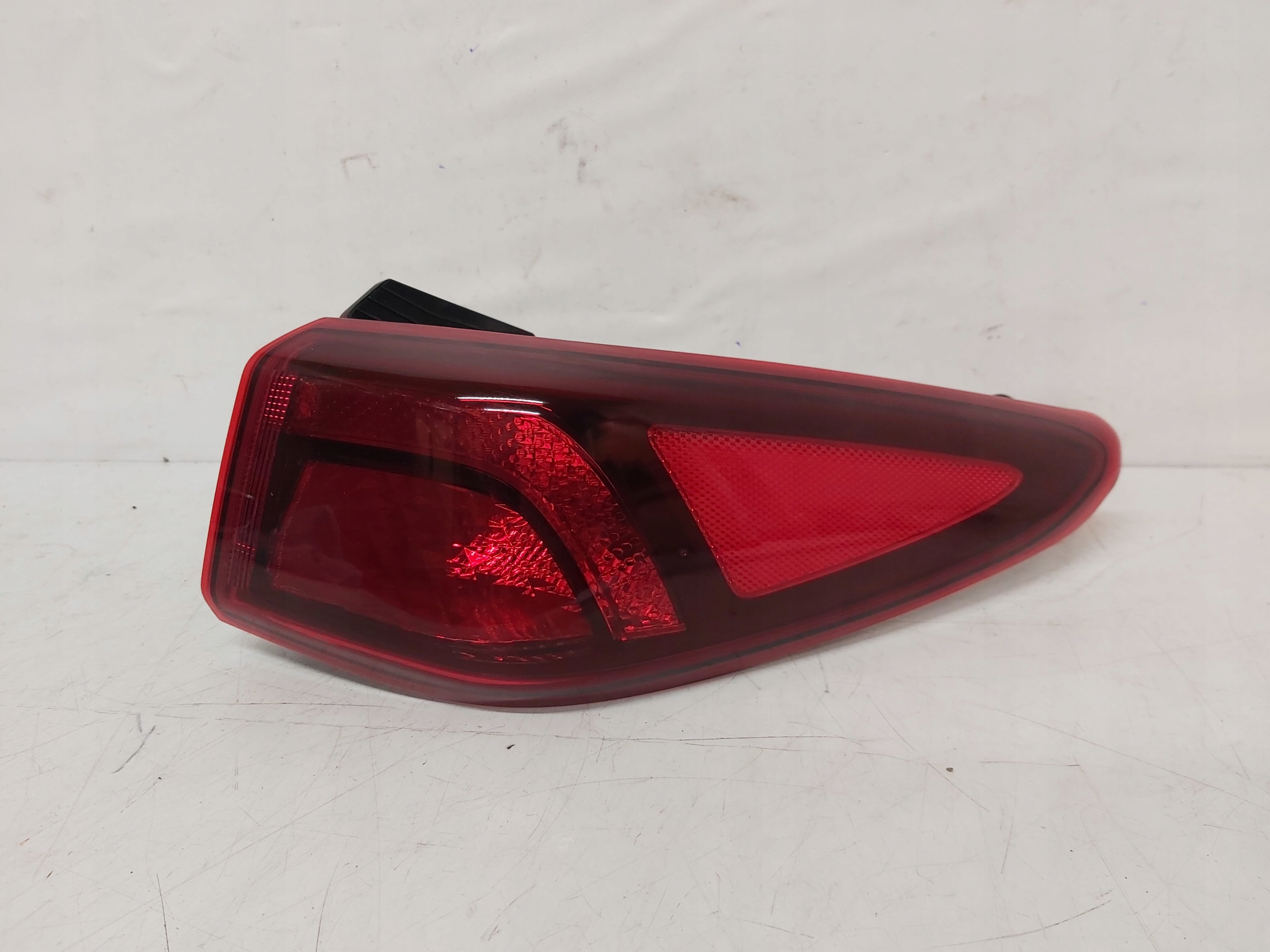 LAMPA TYŁ PRAWA HYUNDAI KONA 92402-J9500