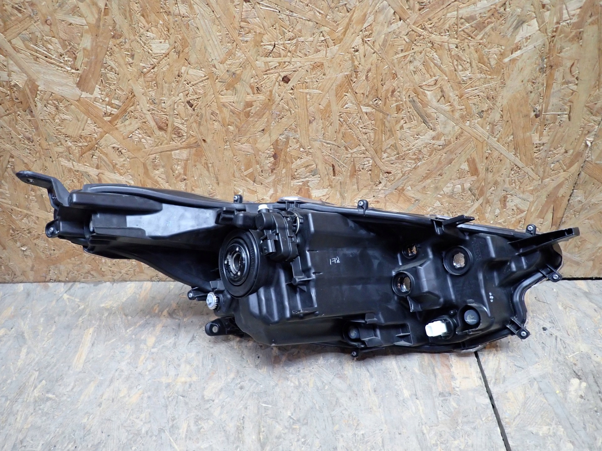 light left REFLEKTOR left TOYOTA YARIS 4 IV P21 2020- 81170K0060