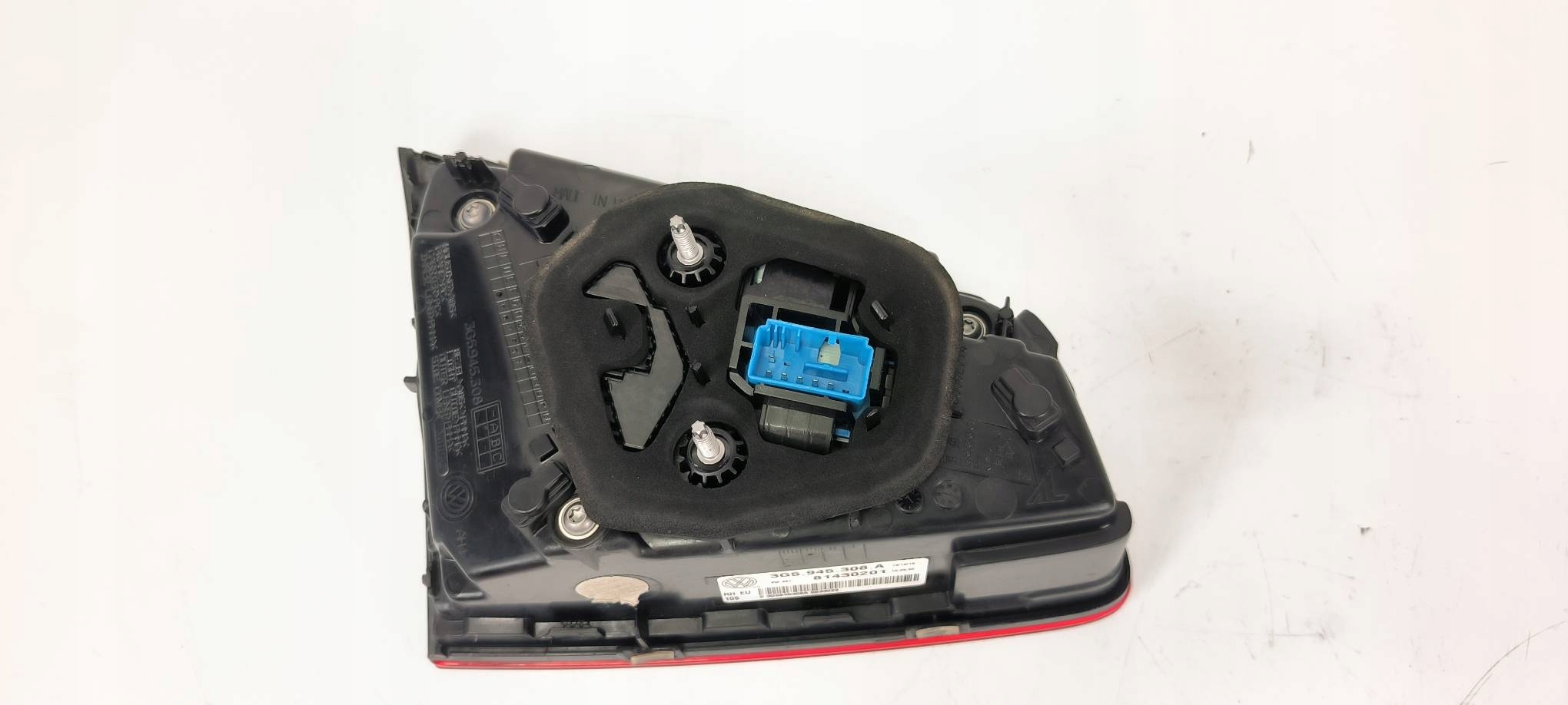 light to the bonnet right VOLKSWAGEN PASSAT B8 R-LINE