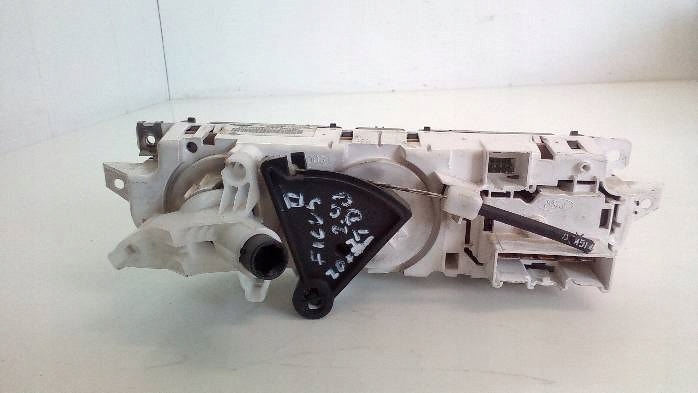 панель потока воздуха и Focus mk2 7M5T-19980-AA