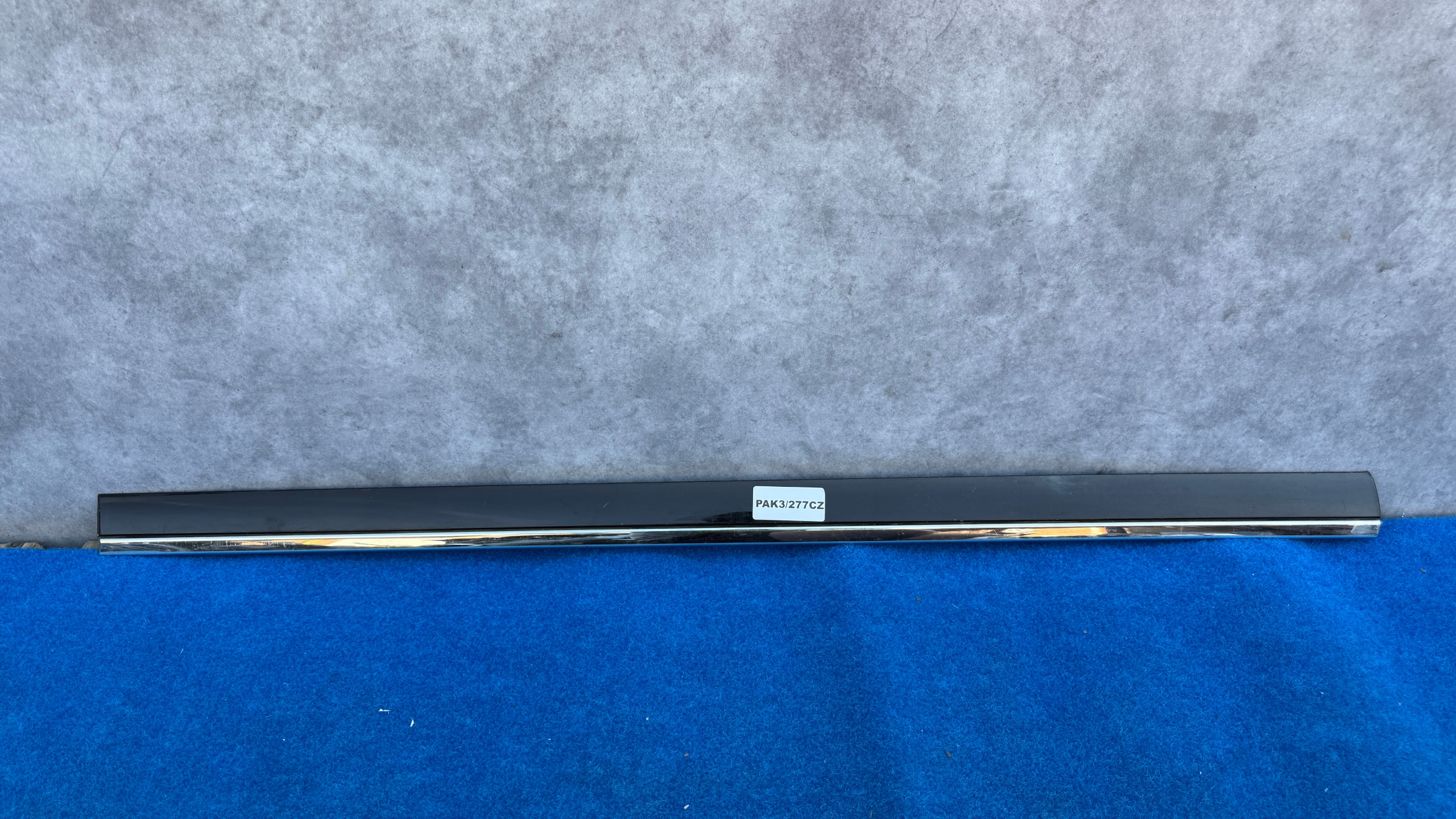 AUDI A8 D3 moulding LISTEWKA door right front 4E0853954D PAK3/277CZ