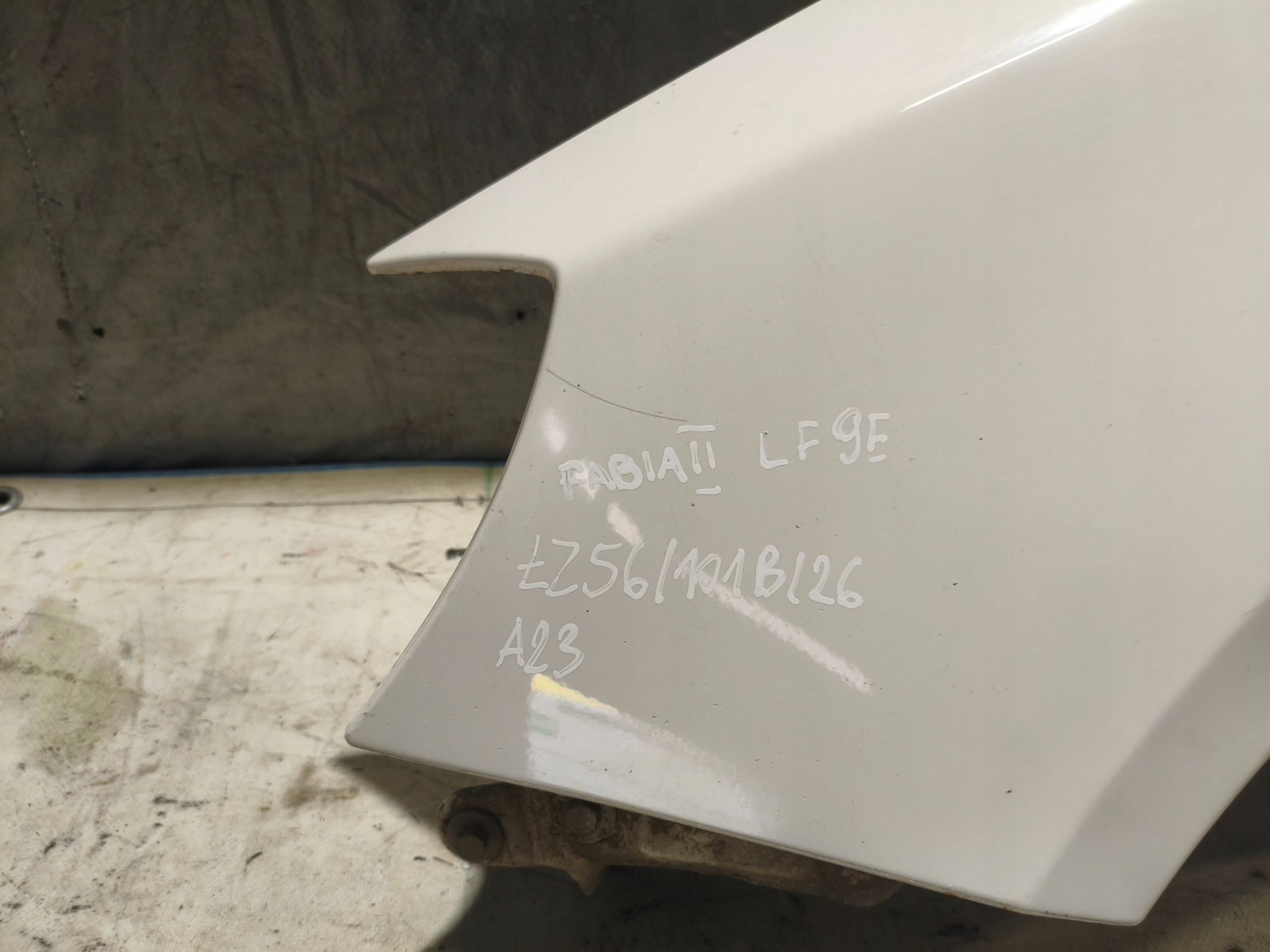 Aile Gauche SKODA FABIA 2 II LF9E