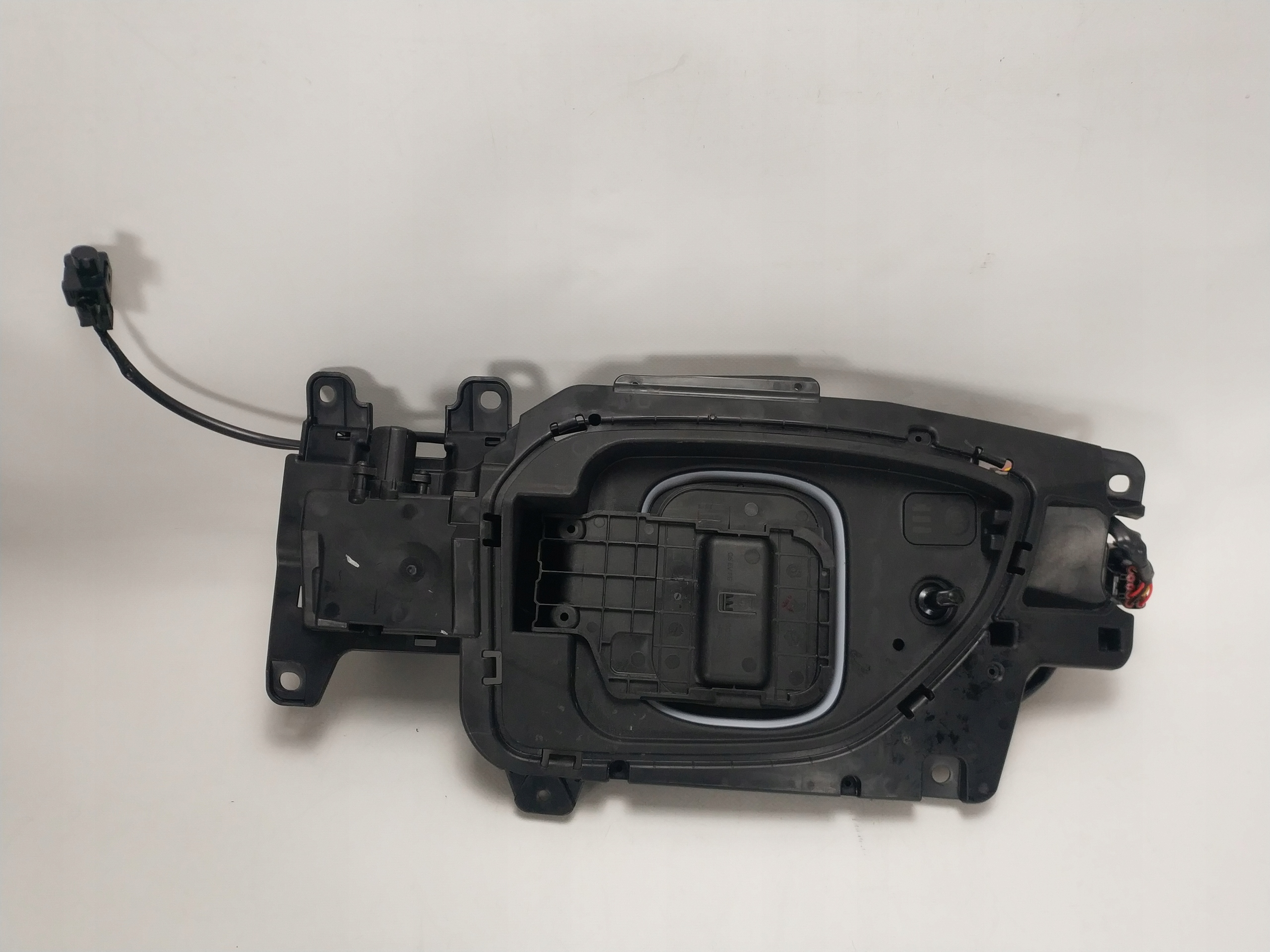 HYUNDAI Kona электрик откидная крышка зарядная розетка