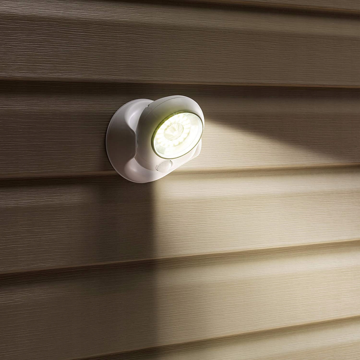 LAMPA Z CZUJNIKIEM RUCHU COB LED LAMPKA NA BATERIE Marka Elworld