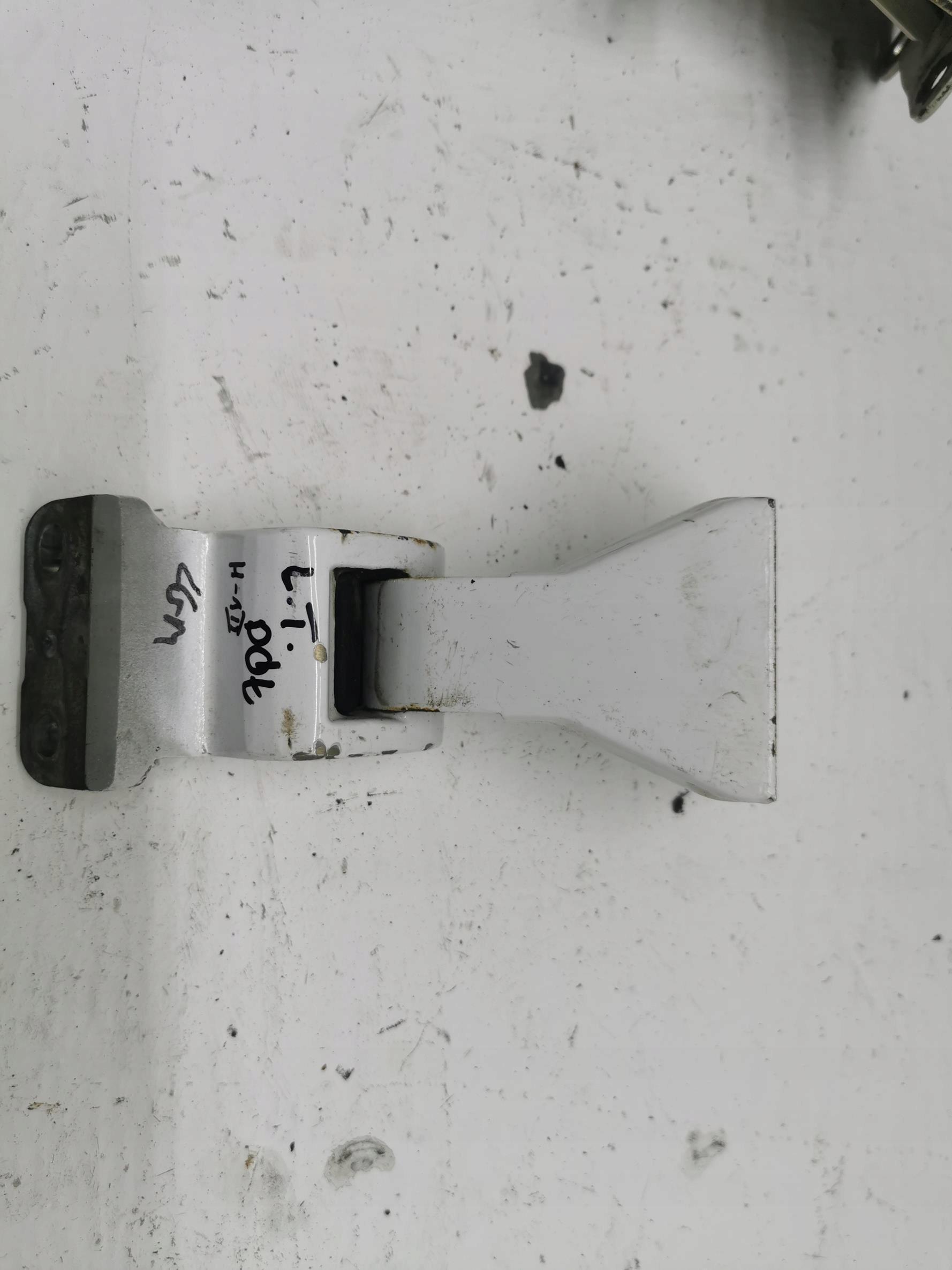 hinge door left rear part lower HYUNDAI H-1 II 07-15