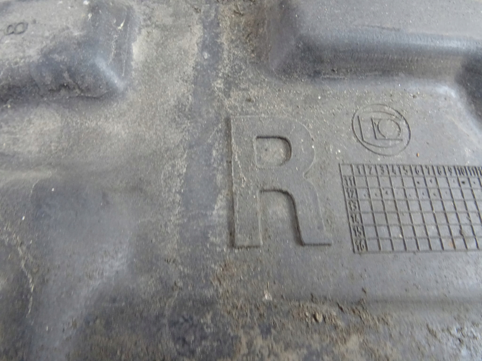 NISSAN JUKE and F15 mudguard right right front