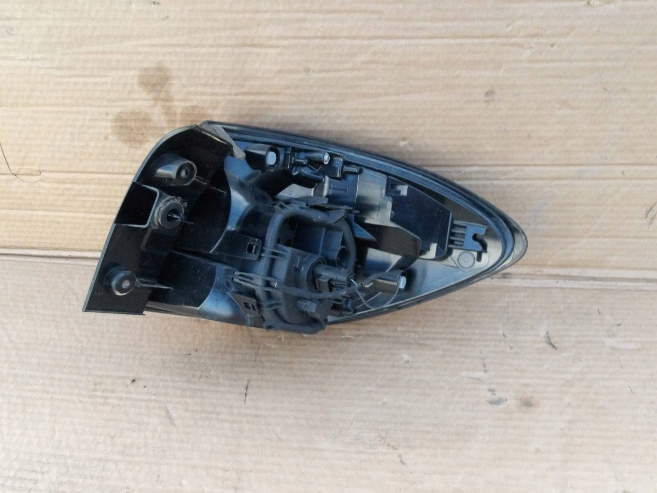 CAPTUR I LIFT CAPTUR PO LIFCIE LAMPA TYŁ LEWA LED 265557849R Numer katalogowy części 265557849R