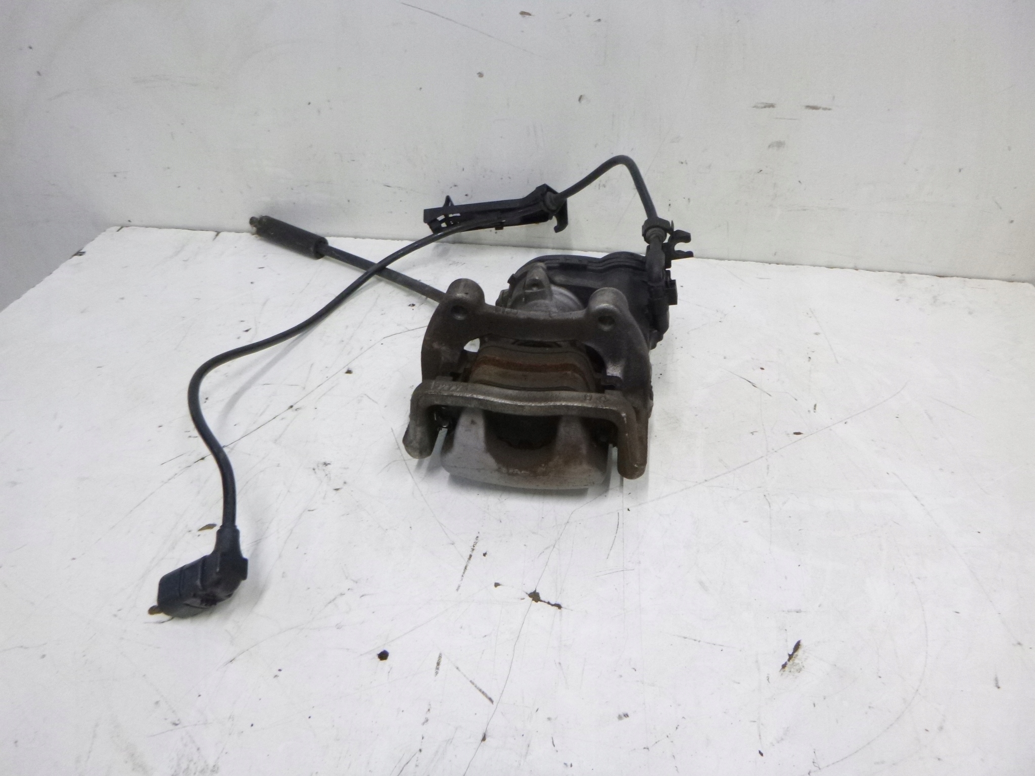 caliper brake rear part left MERCEDES W176 2017r. TRW