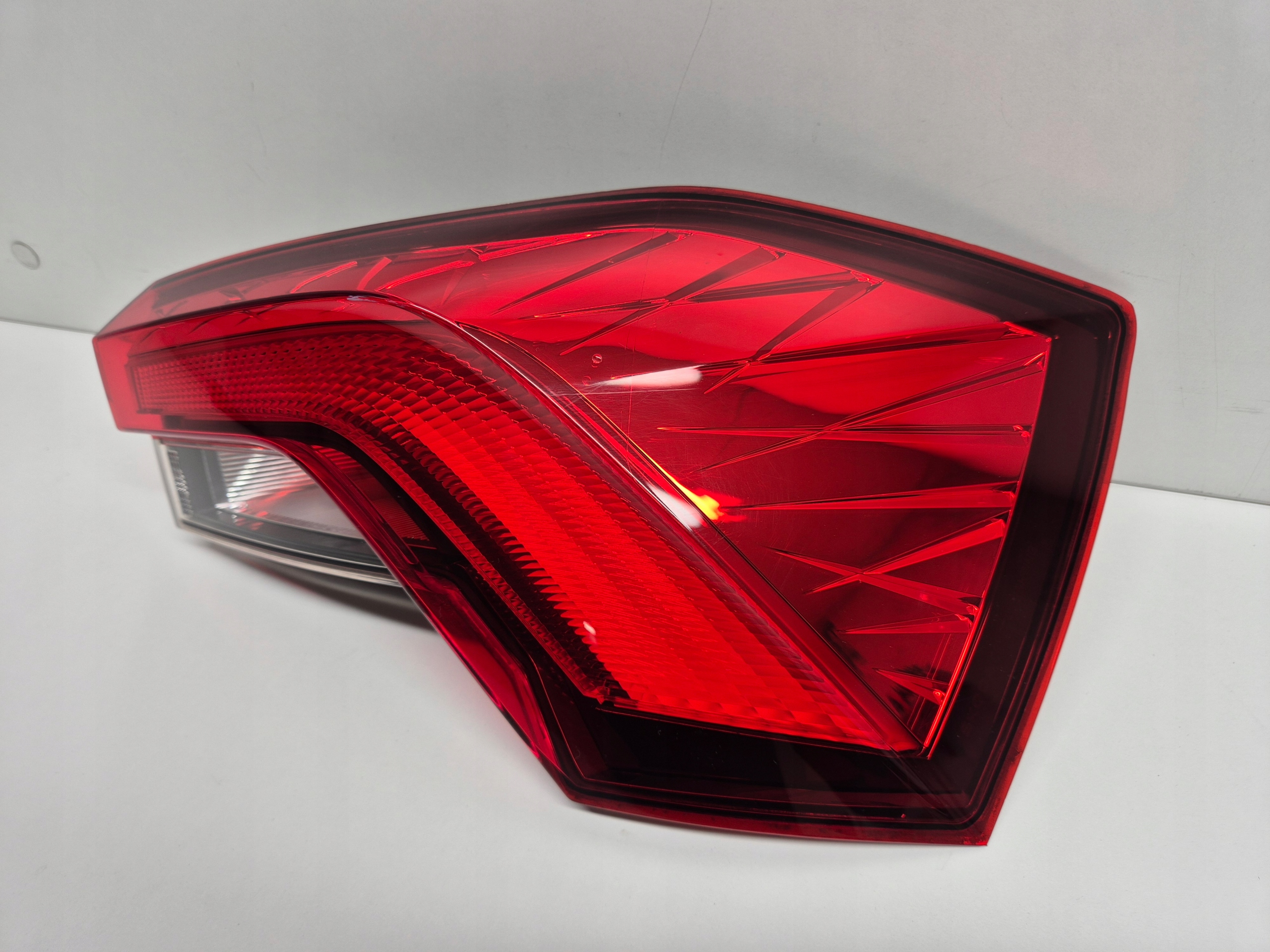 SKODA KAMIQ LAMPA TYLNA PRAWA LED MID ORYGINAŁ EUROPA 2019- Producent części Skoda OE