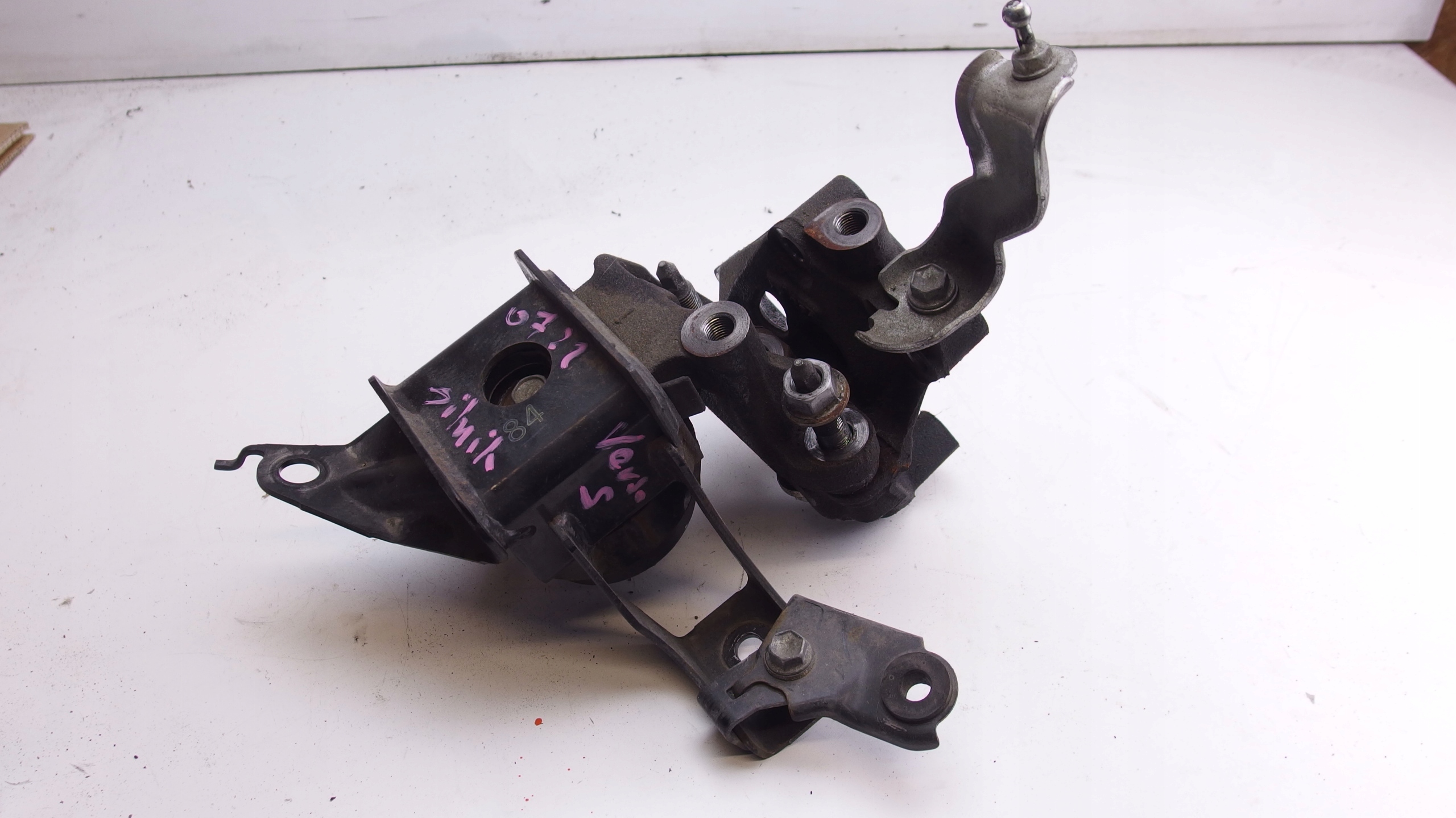 ŁAPDAD4D - TOYOTA VERSO - S 1.4 D4D ЛАПА ДВИГАТЕЛЯ