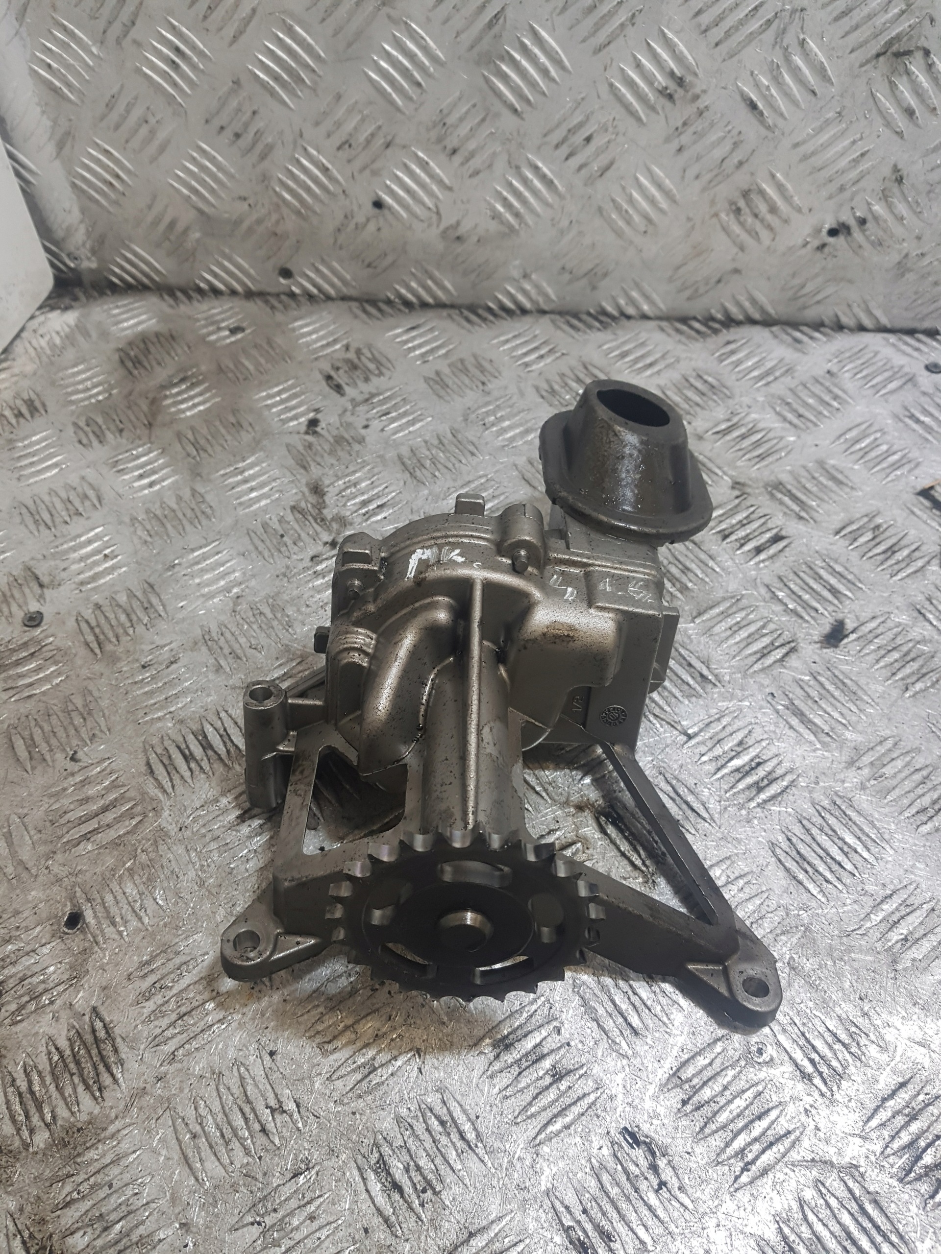 oil pump FORD MONDEO MK 4 9682393380