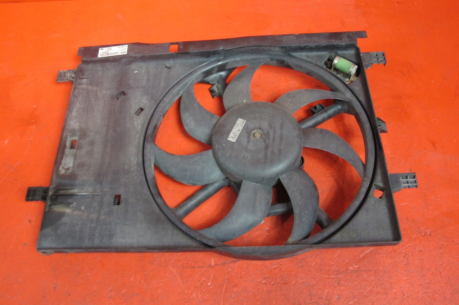 OPEL CORSA D 1.2 B Z12XEP vrtule ventilátor obal chladiče 13256567