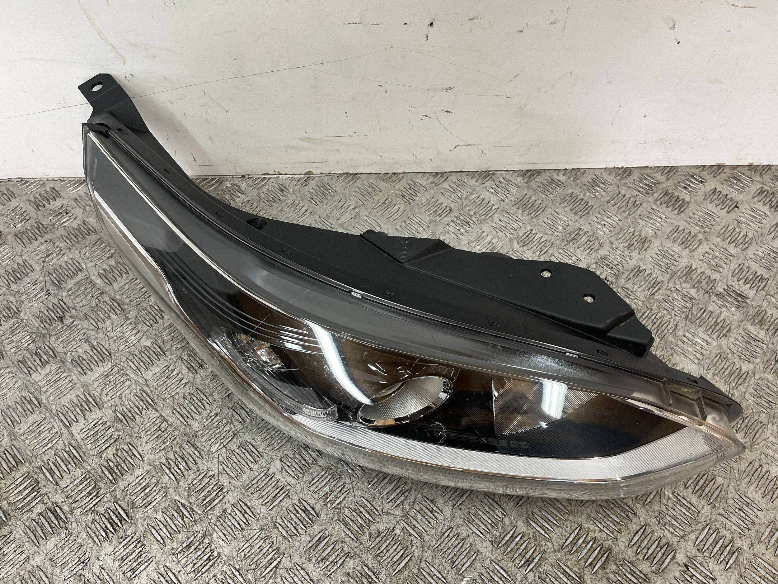 REFLEKTOR light front front right KIA CEED 3 III 18- 92102-J7050