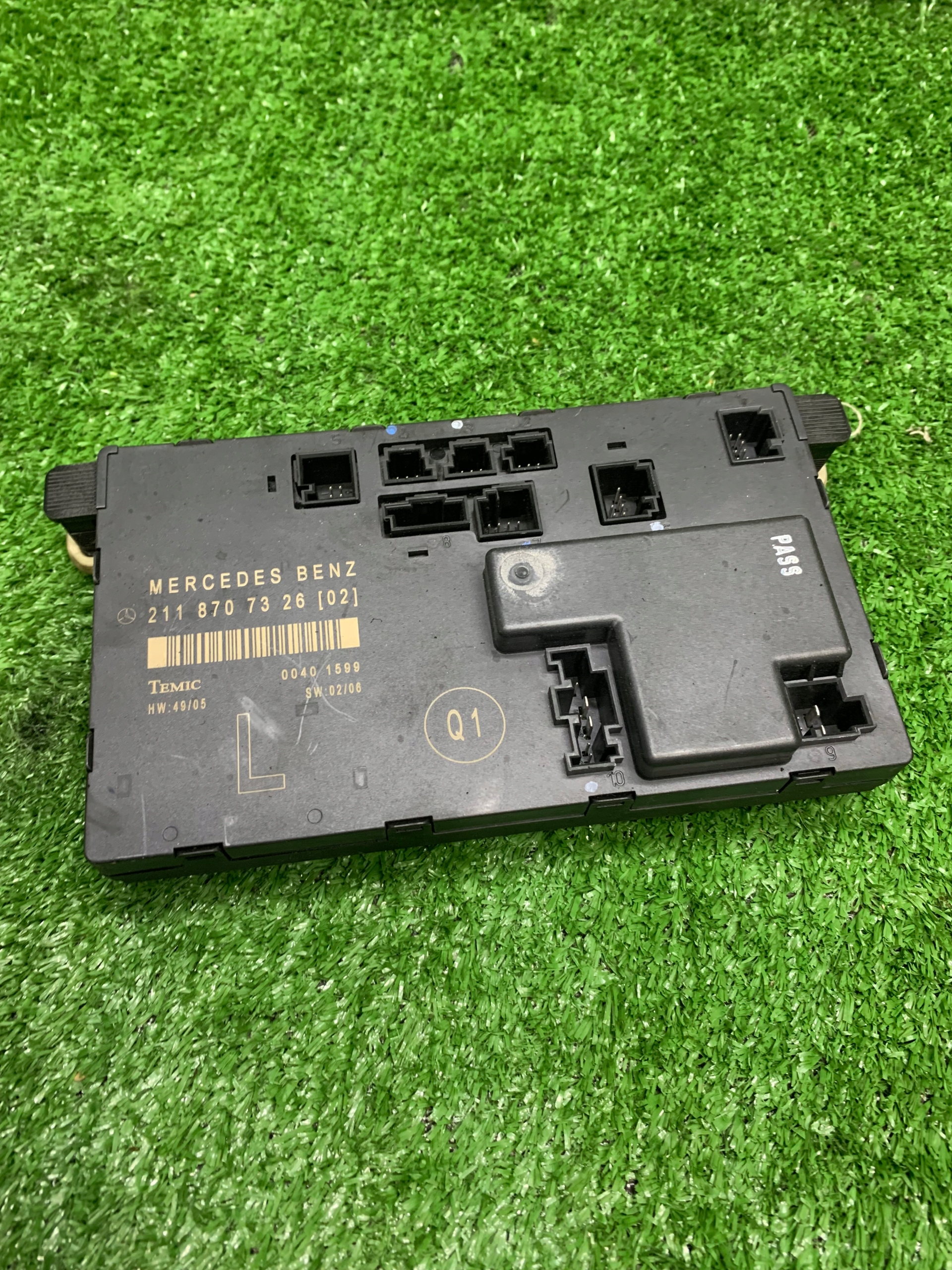 MERCEDES W211 MODUŁ DRZWI PRZÓD 2118707326