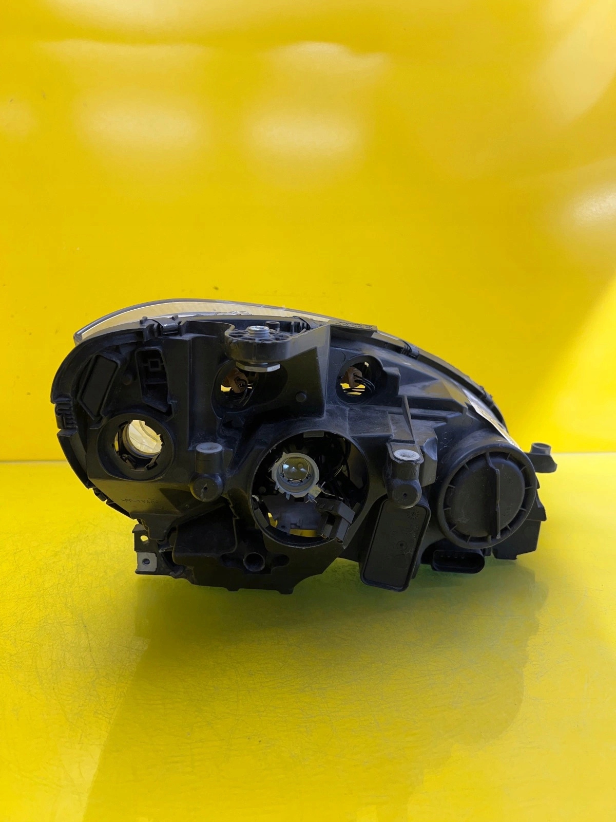 light left Mercedes C-Klasa W204 A2048208361