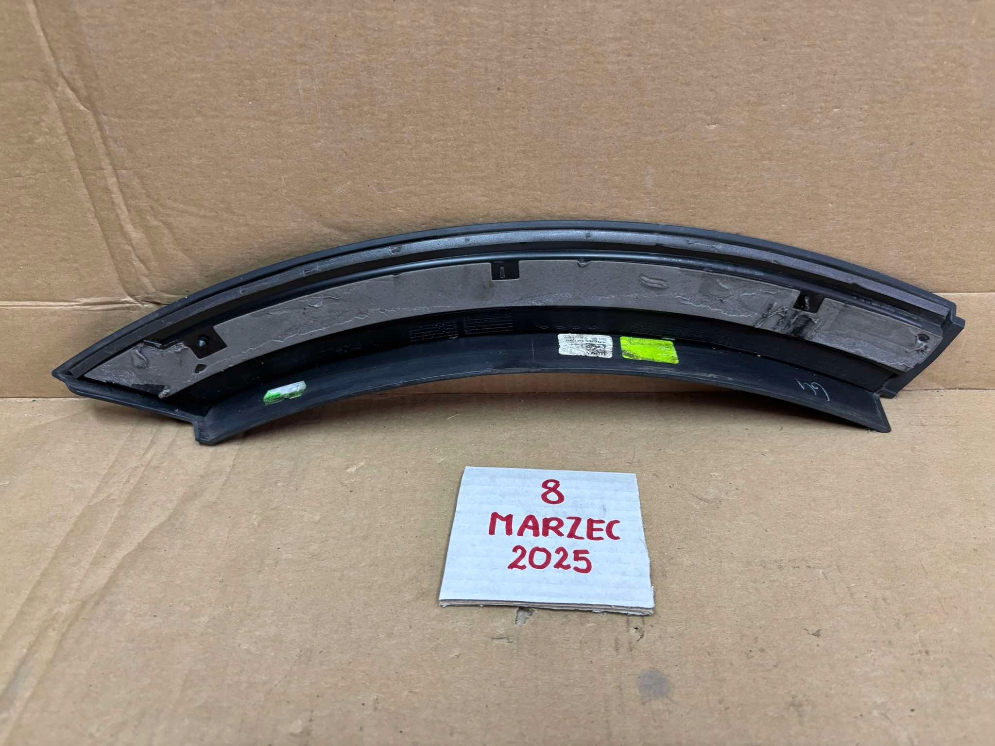 moulding door left rear part AUDI Q8 4M8 4M8854819
