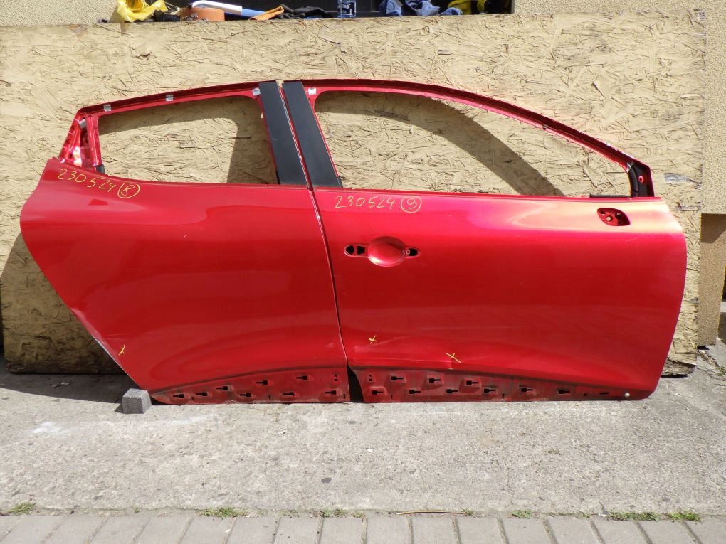 RENAULT CLIO IV 4 12- door right front rear.