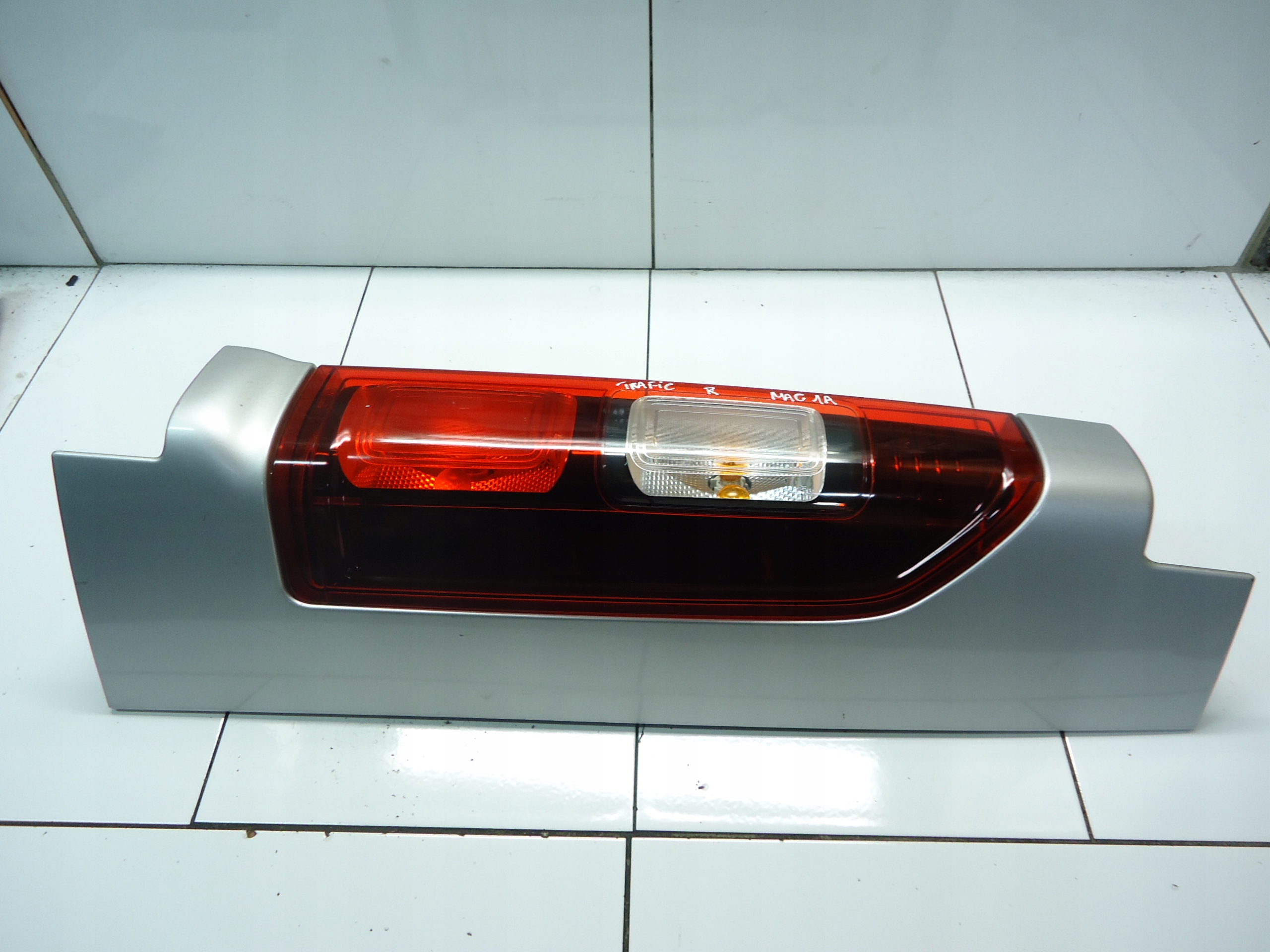 RENAULT TRAFIC III OPEL VIVARO light right rear part 93454193
