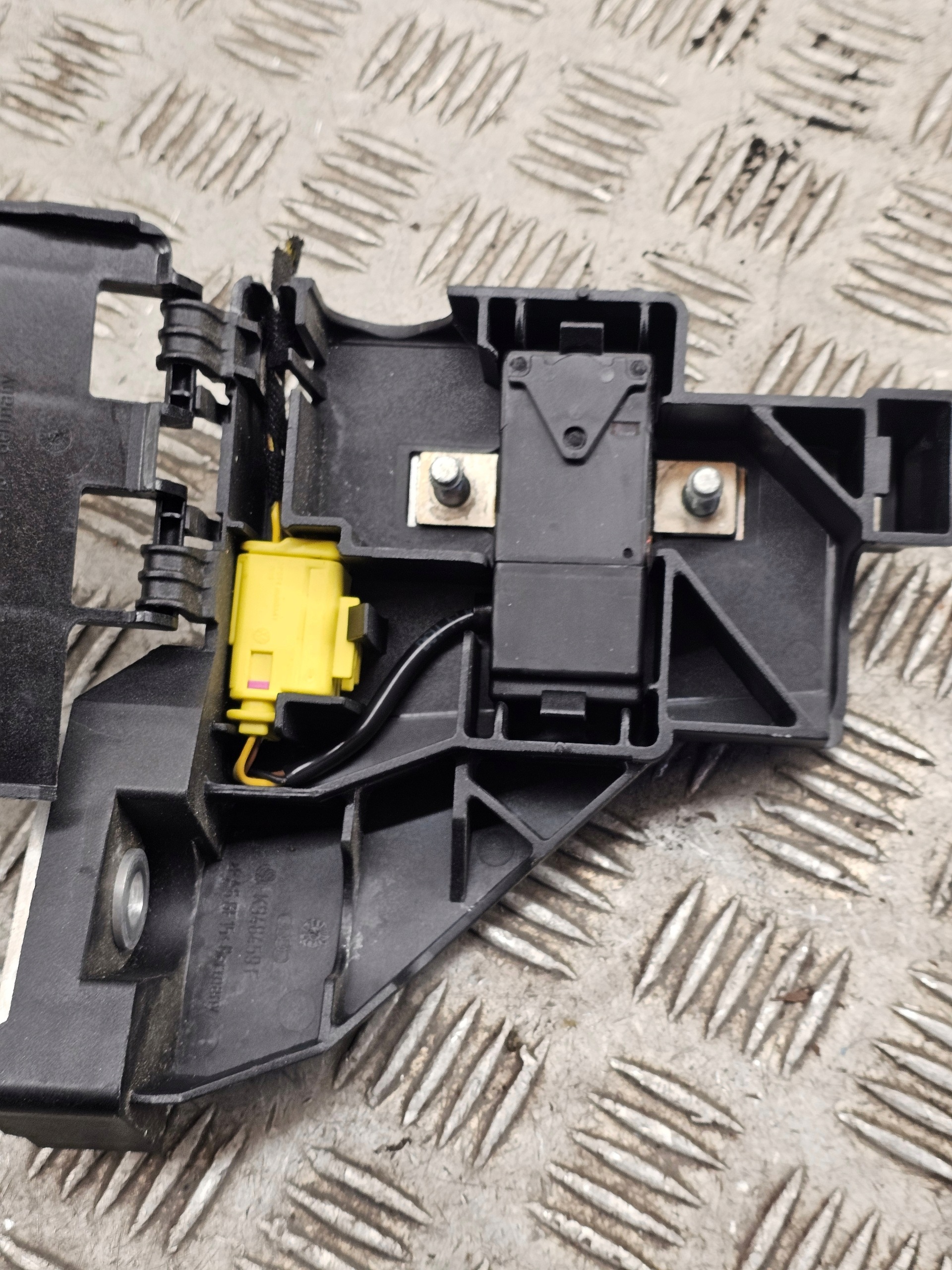 fuse box AUDI A8 D3 4E0971845F NR234