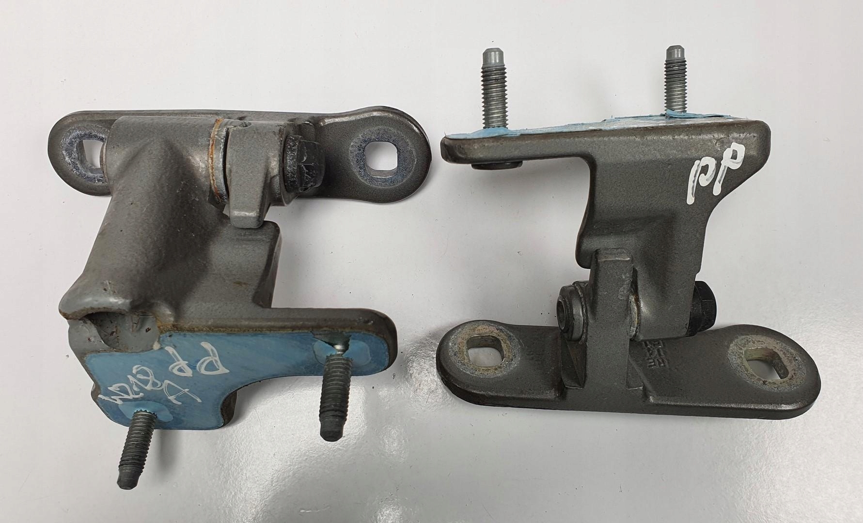 ZAWIASY DRZWI PRAWY PRZÓD MERCEDES CLS W218 PARA Producent części Mercedes-Benz OE