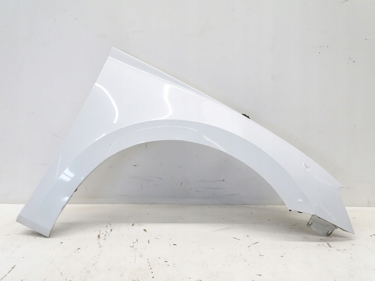 КРИЛО ПРАВИЙ ПЕРЕД ПЕРЕДНІЙ ШКОДА SUPERB III Ls9r