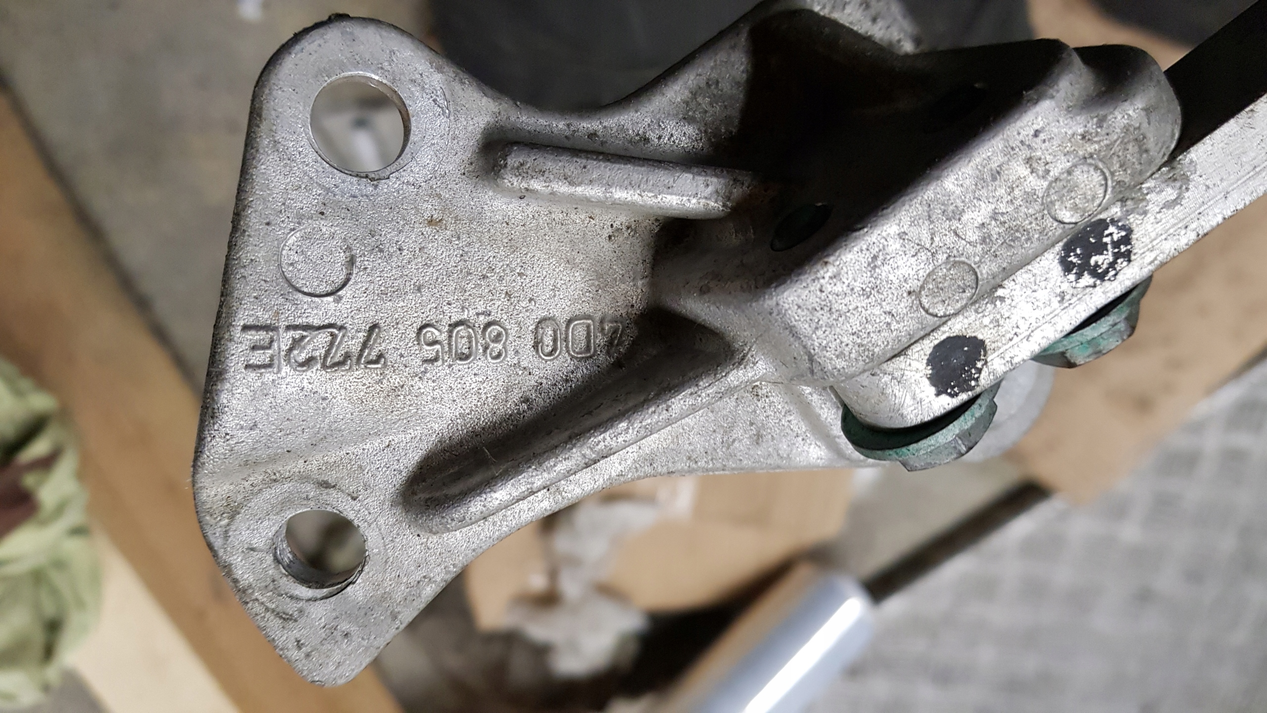 AUDI A8 D2 brace KIELICHOW