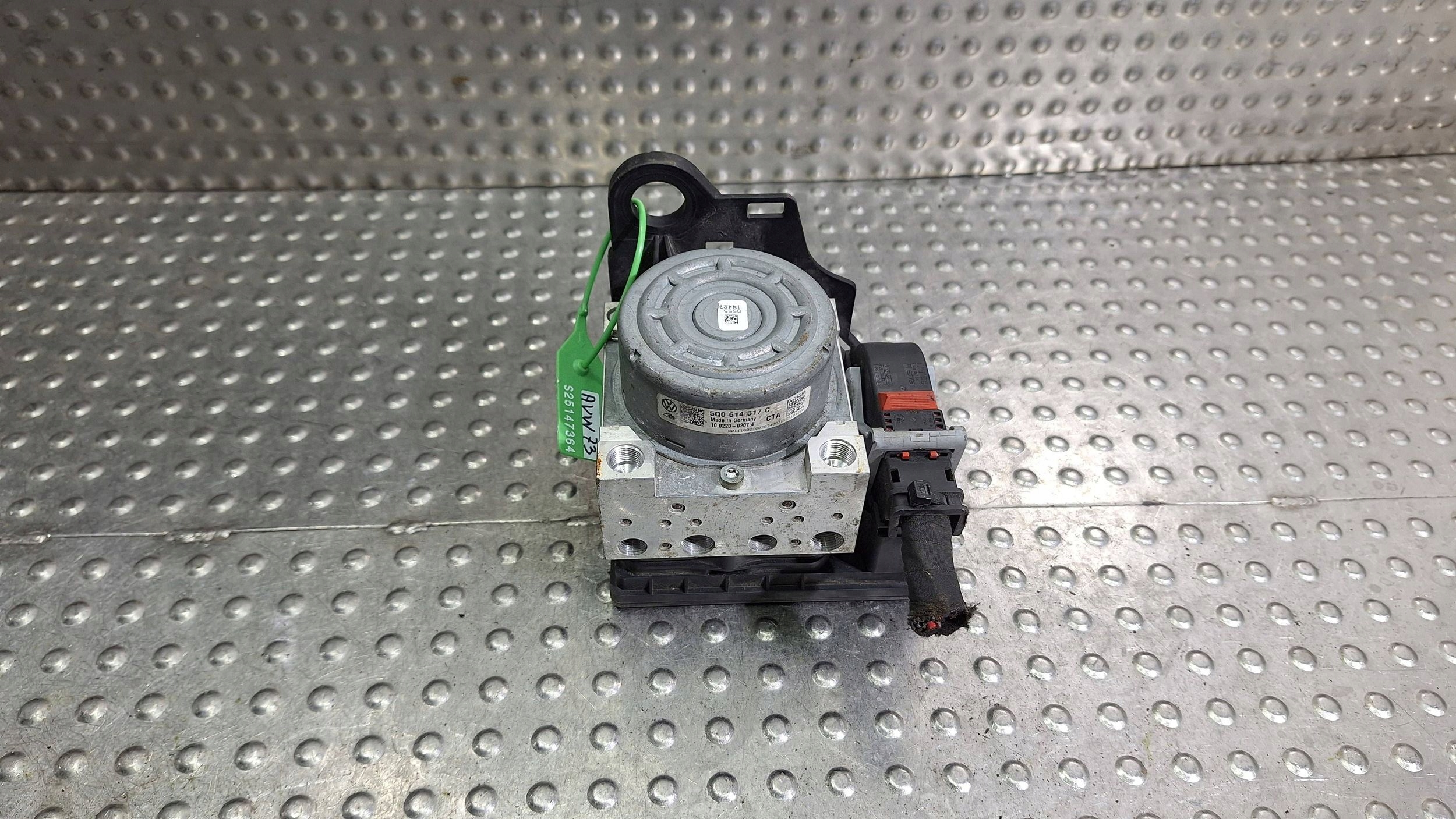 pump control unit ABS 5Q0614517C 5Q0907379D AUDI A3 8V GOLF VII LEON III