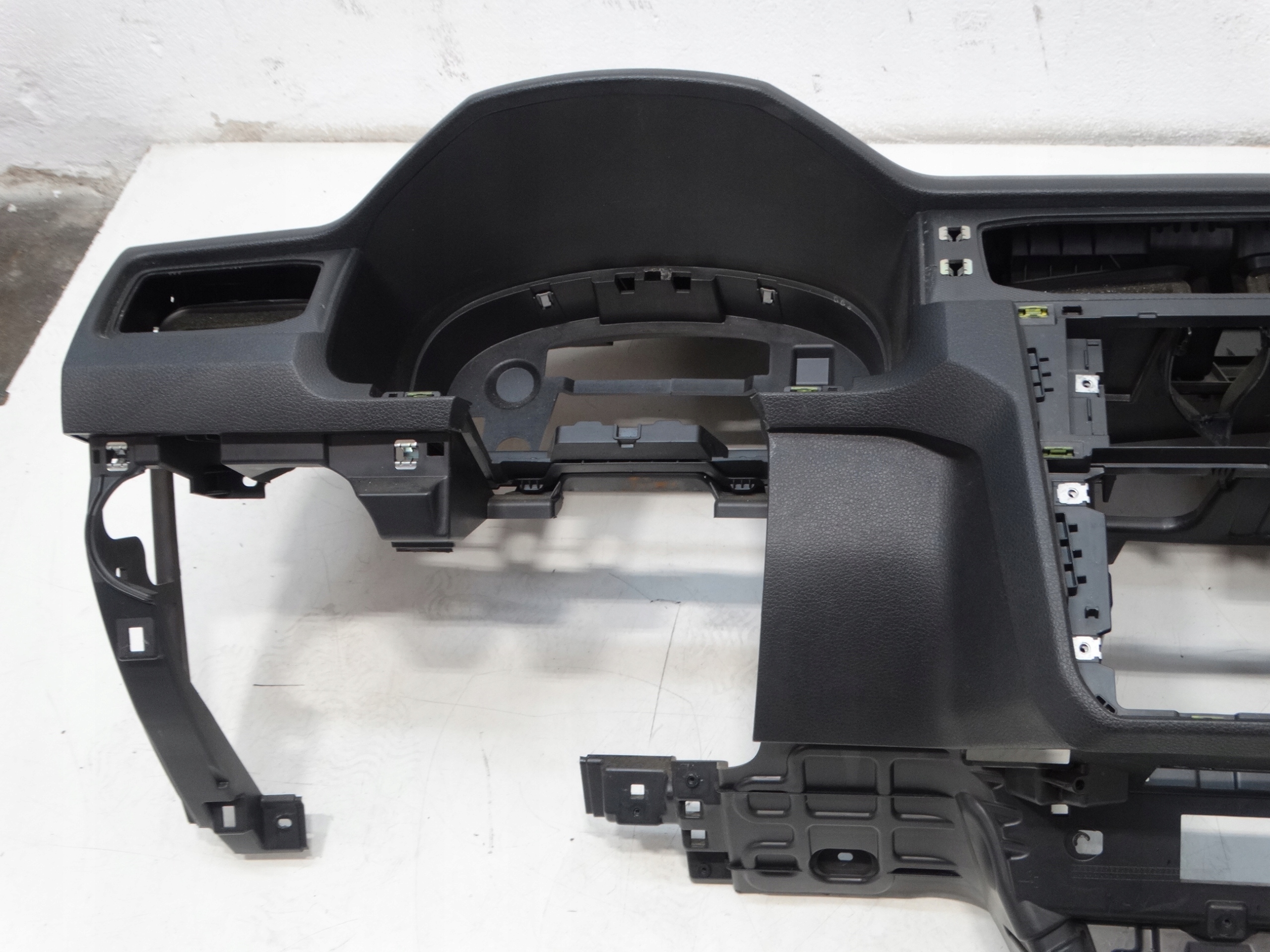 dashboard instrument panel console airbag tension belts VW CADDY III 2K5 15-20R. 2K5858077