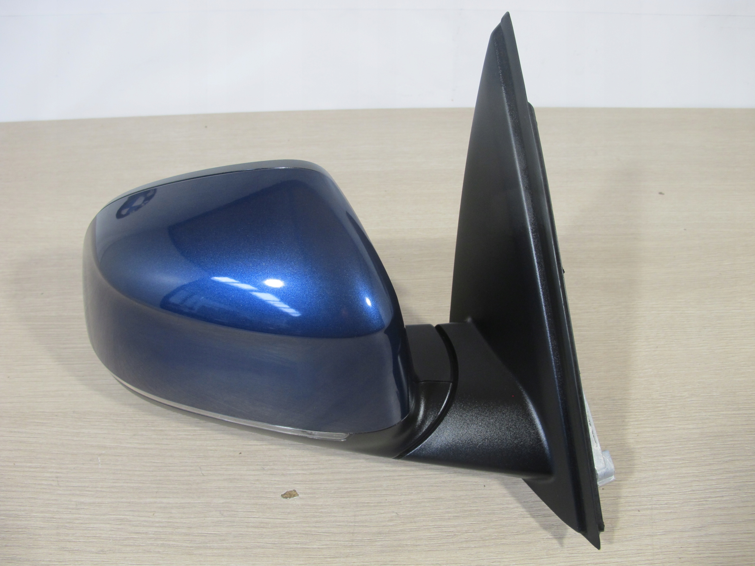 LUSTERKO BMW G01 6PIN C1M Strona zabudowy prawa