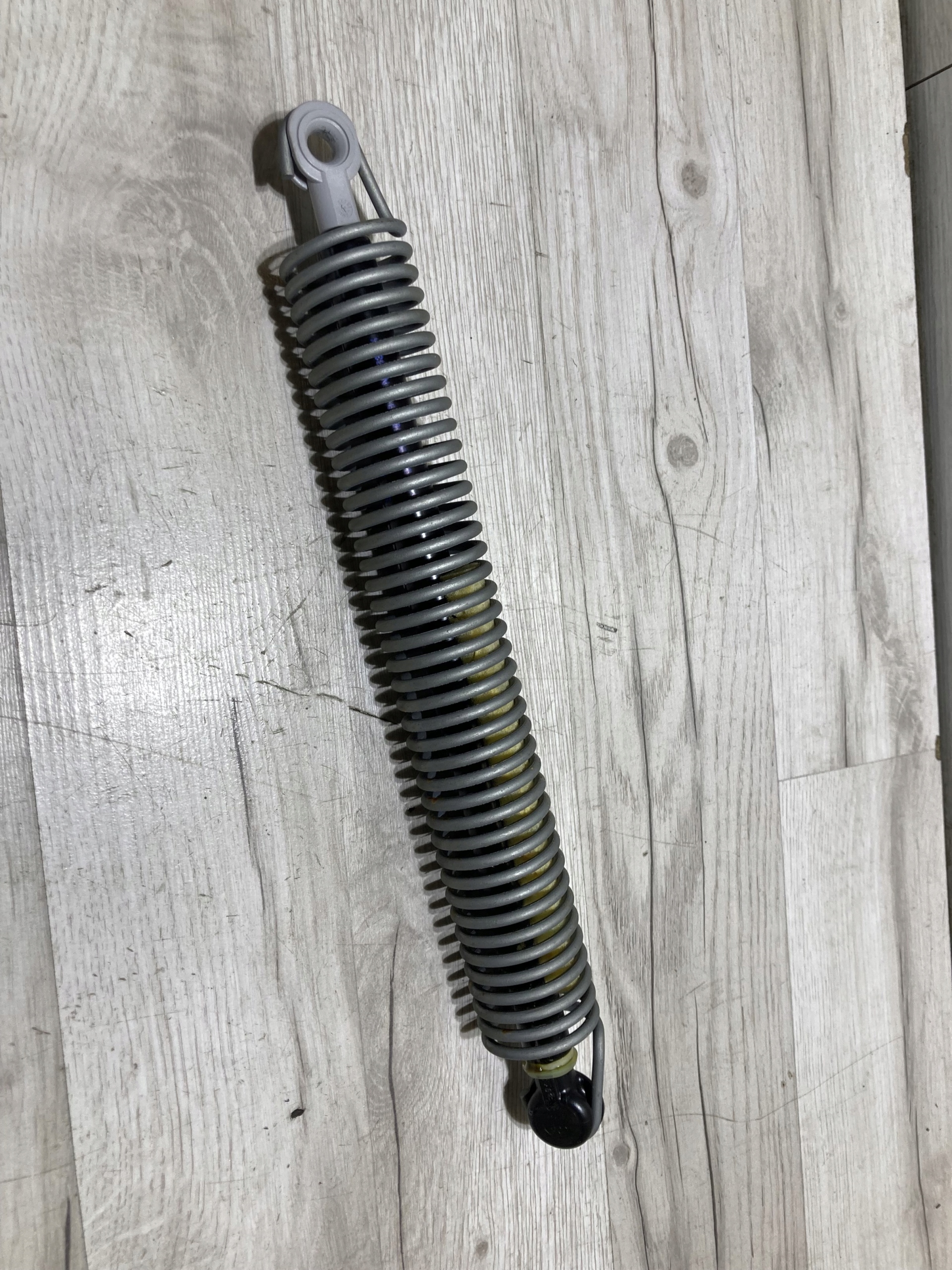 686321 - Пружина приводу закрилка задня ліва Bmw F10 Lift 14R