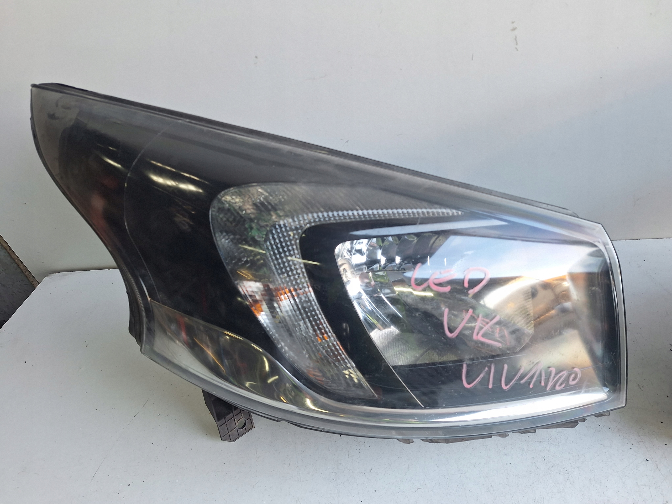 OPEL VIVARO B 14-19 light right + LED UK