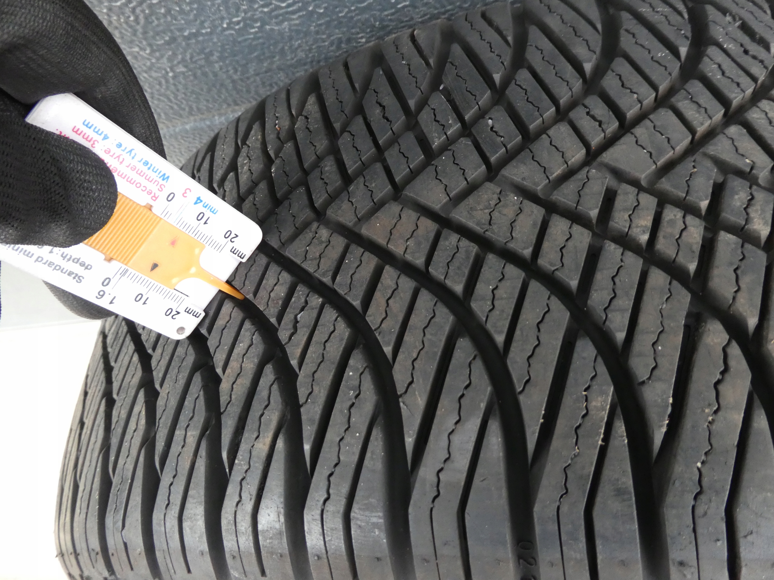 1X guma Goodride 215/40/17 2021R