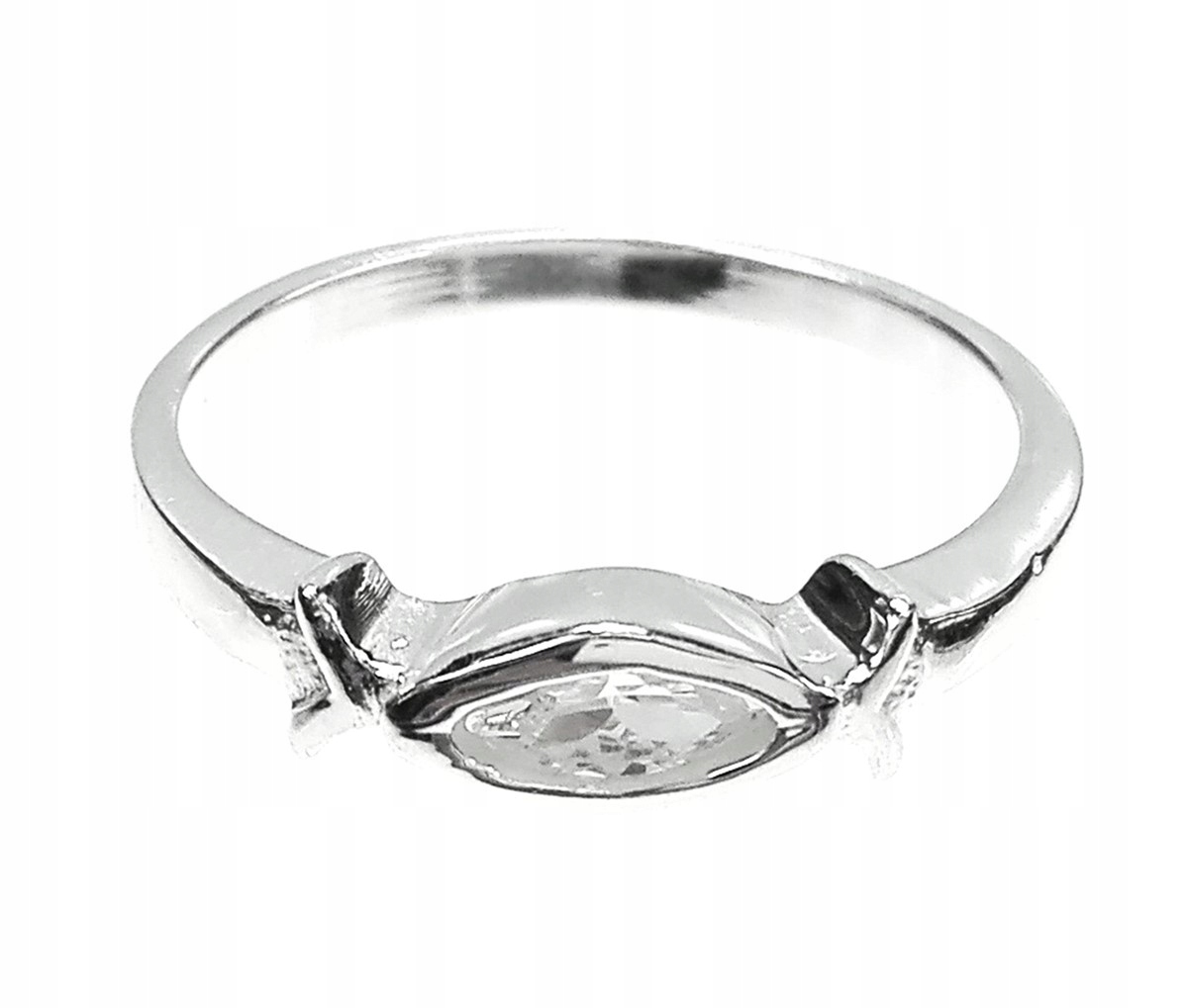 

Pierścionek srebrny z cyrkonią