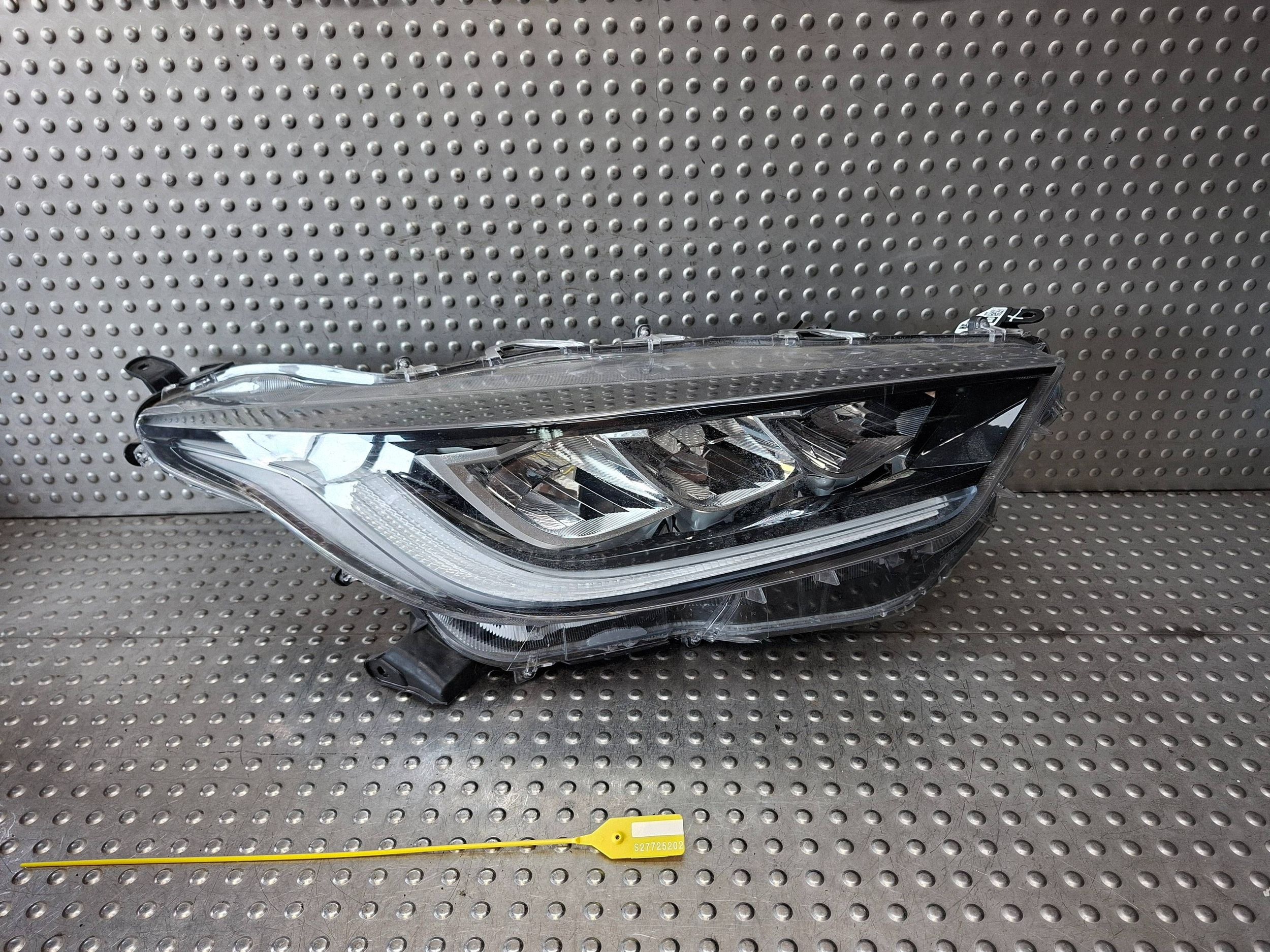 light FULL LED front right TOYOTA YARIS IV 20- EU K-08
