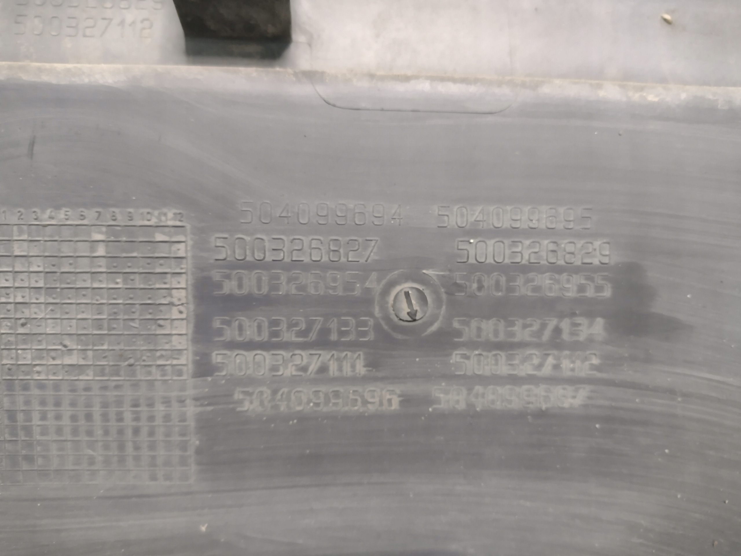 moulding side left Iveco Daily III 500327112