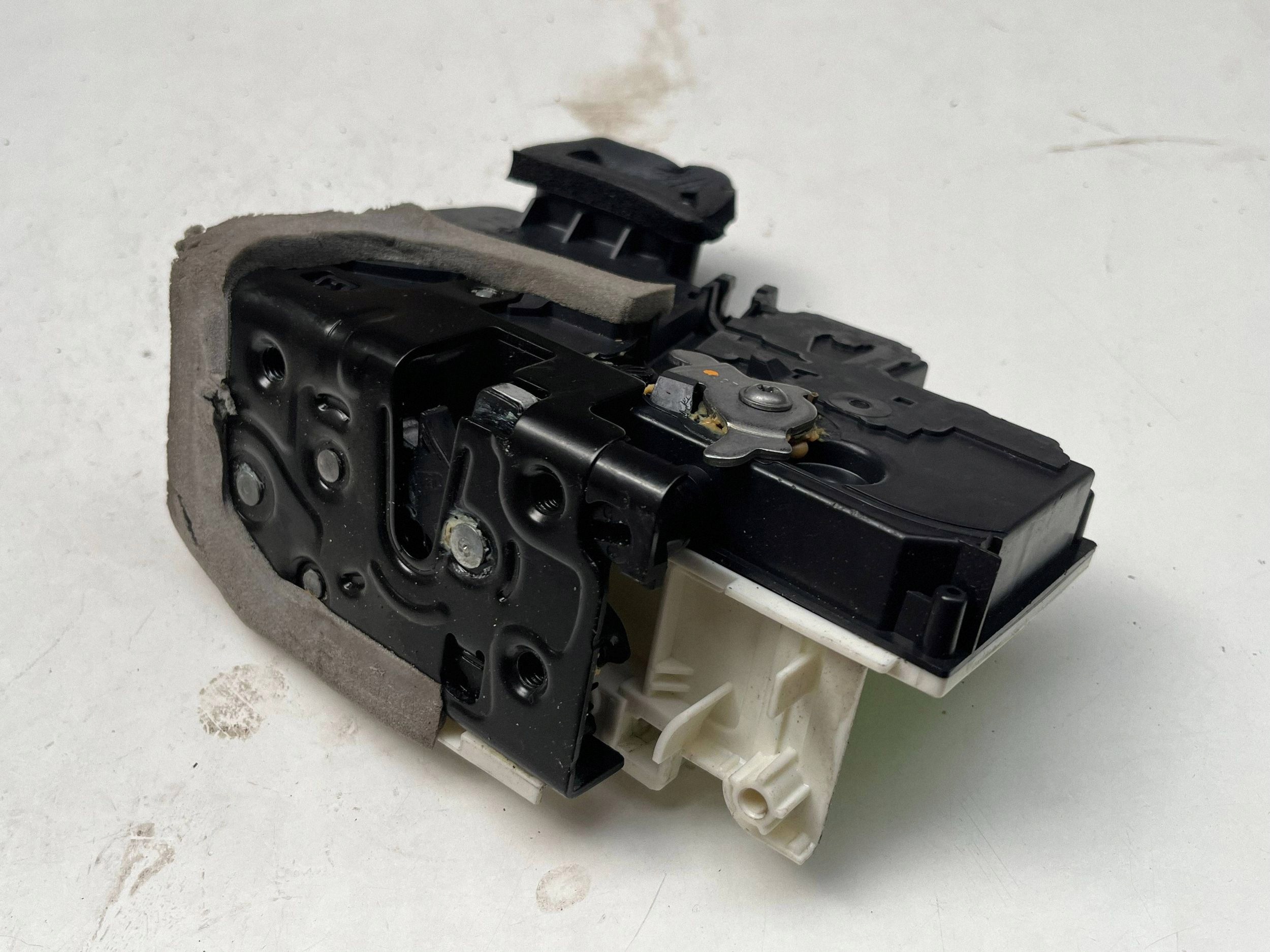 AUDI A6 C8 lock door left rear part 4K0839015P @M