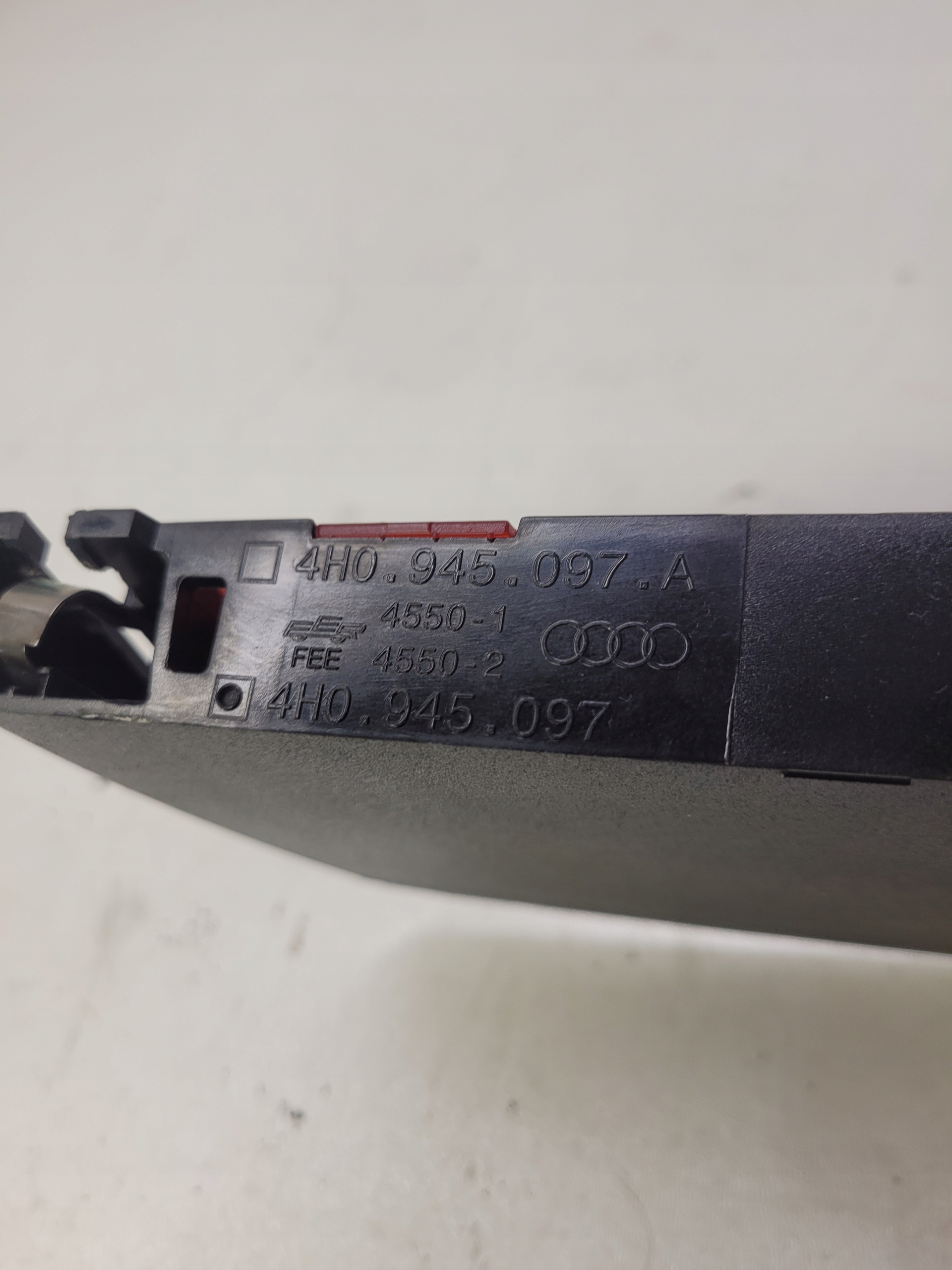 light STOPU TRZECIE AUDI A8 D4 4H0945097A