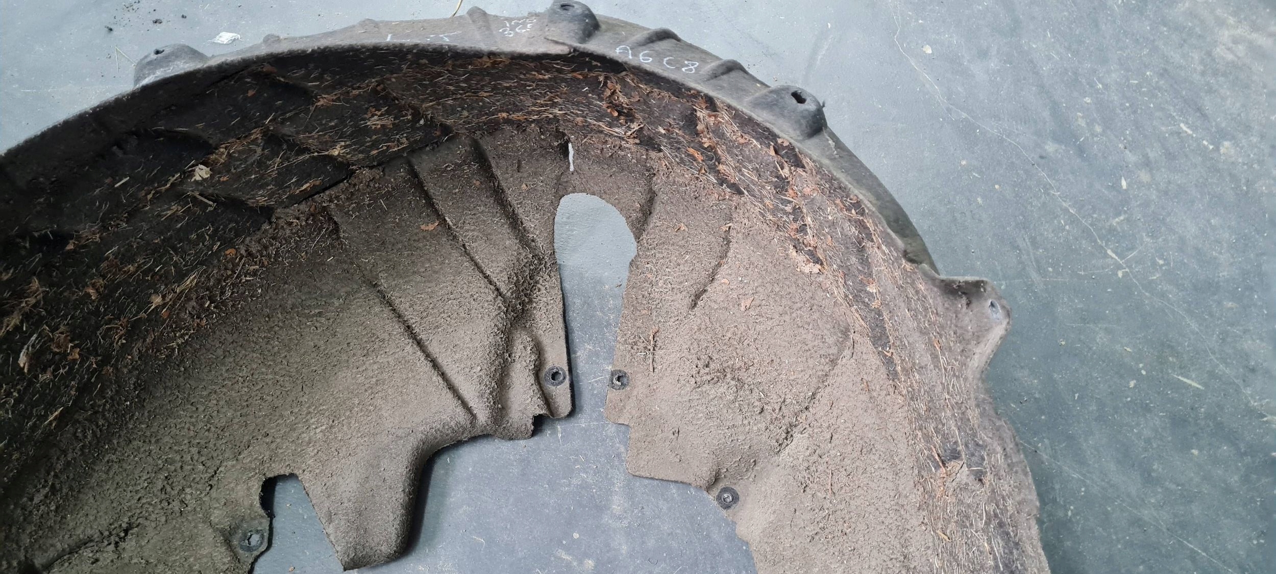 A6 C8 4K mudguard left left rear part rear. KOMBI 4K0810171E
