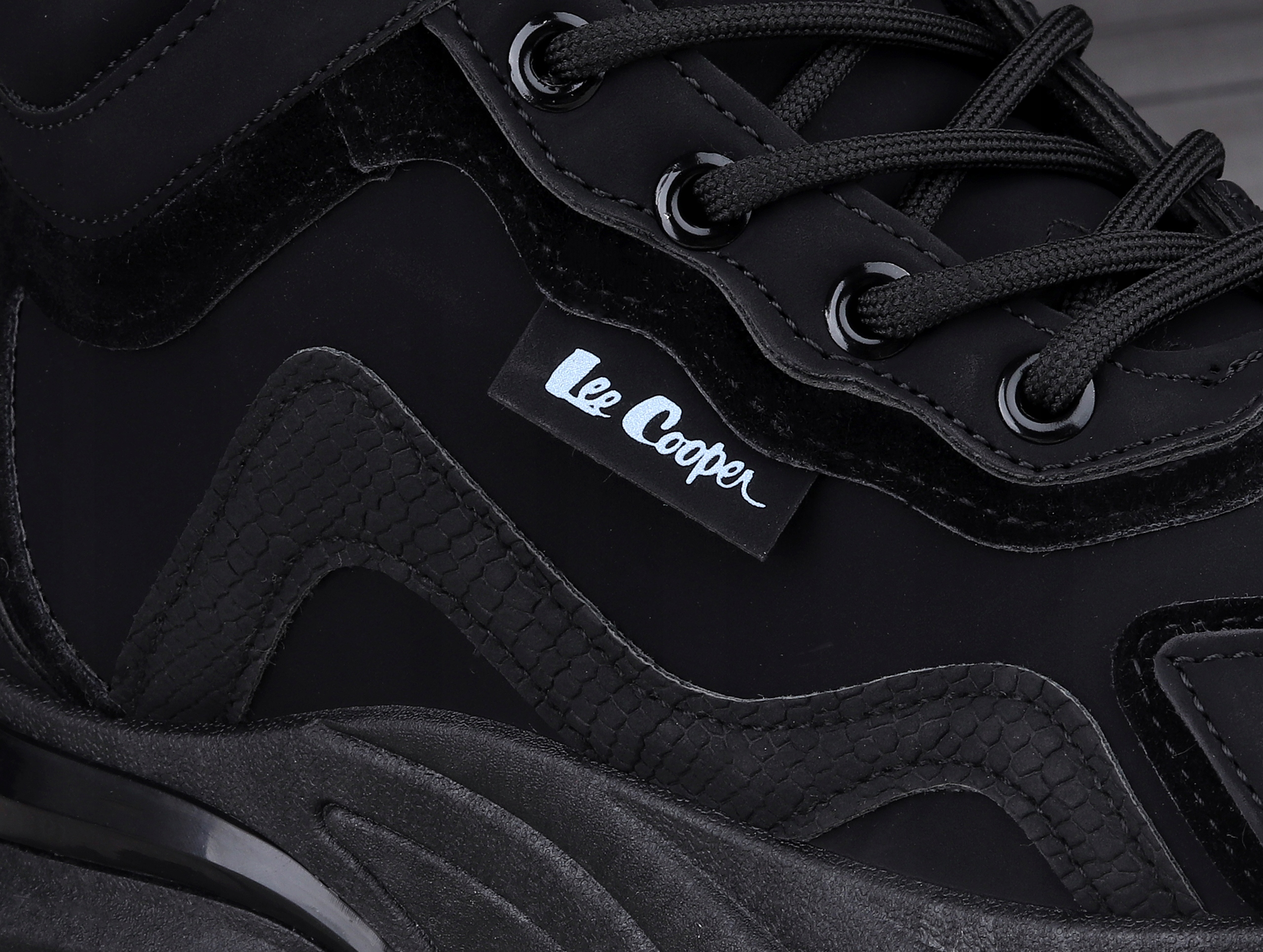 Buty damskie, sportowe, zimowe Lee Cooper Black OCIEPLANE Model TRAPERY ZIMA POLAR