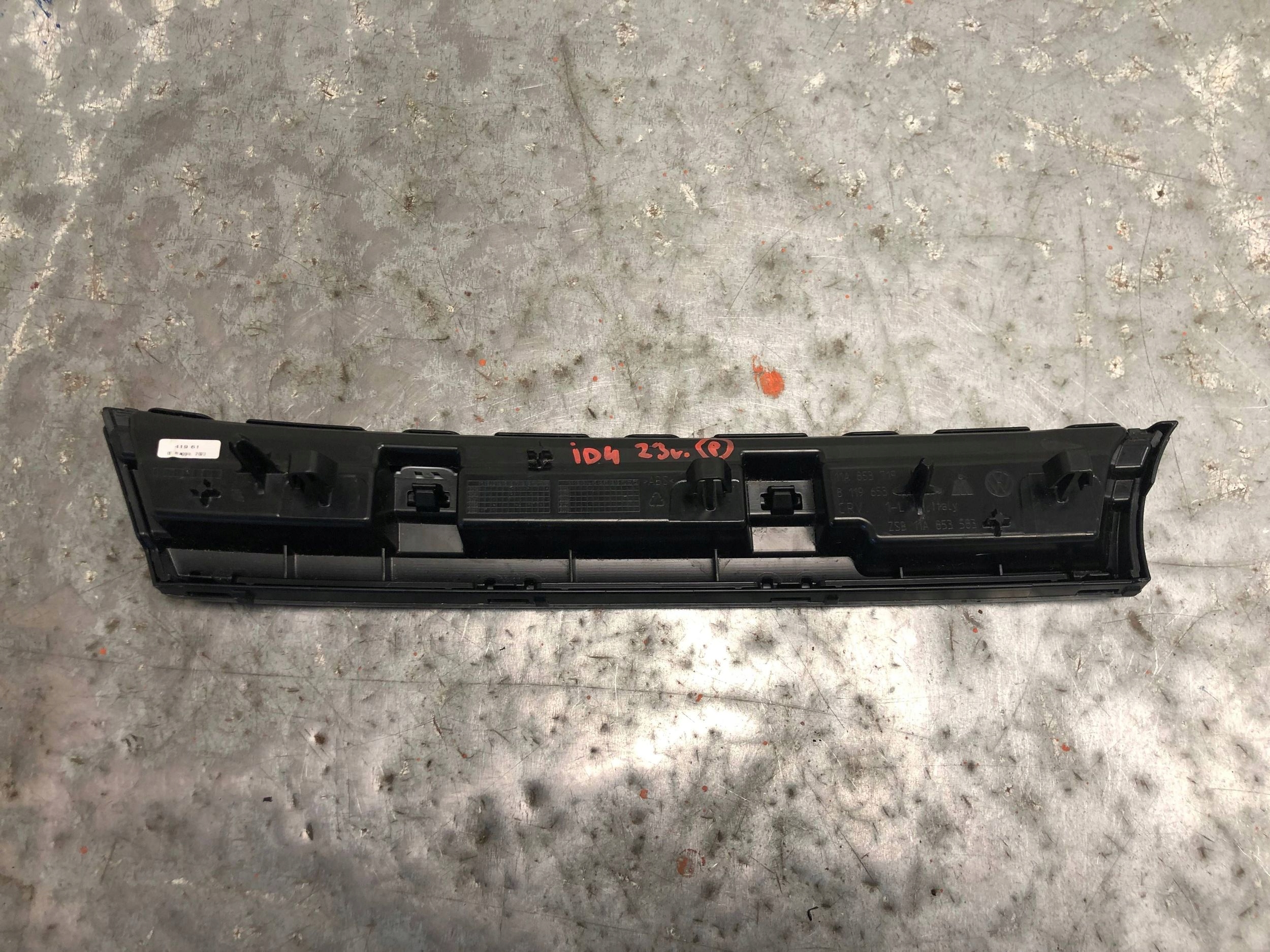 lišta GRILLA levá VW ID4 ID.4 11A853719