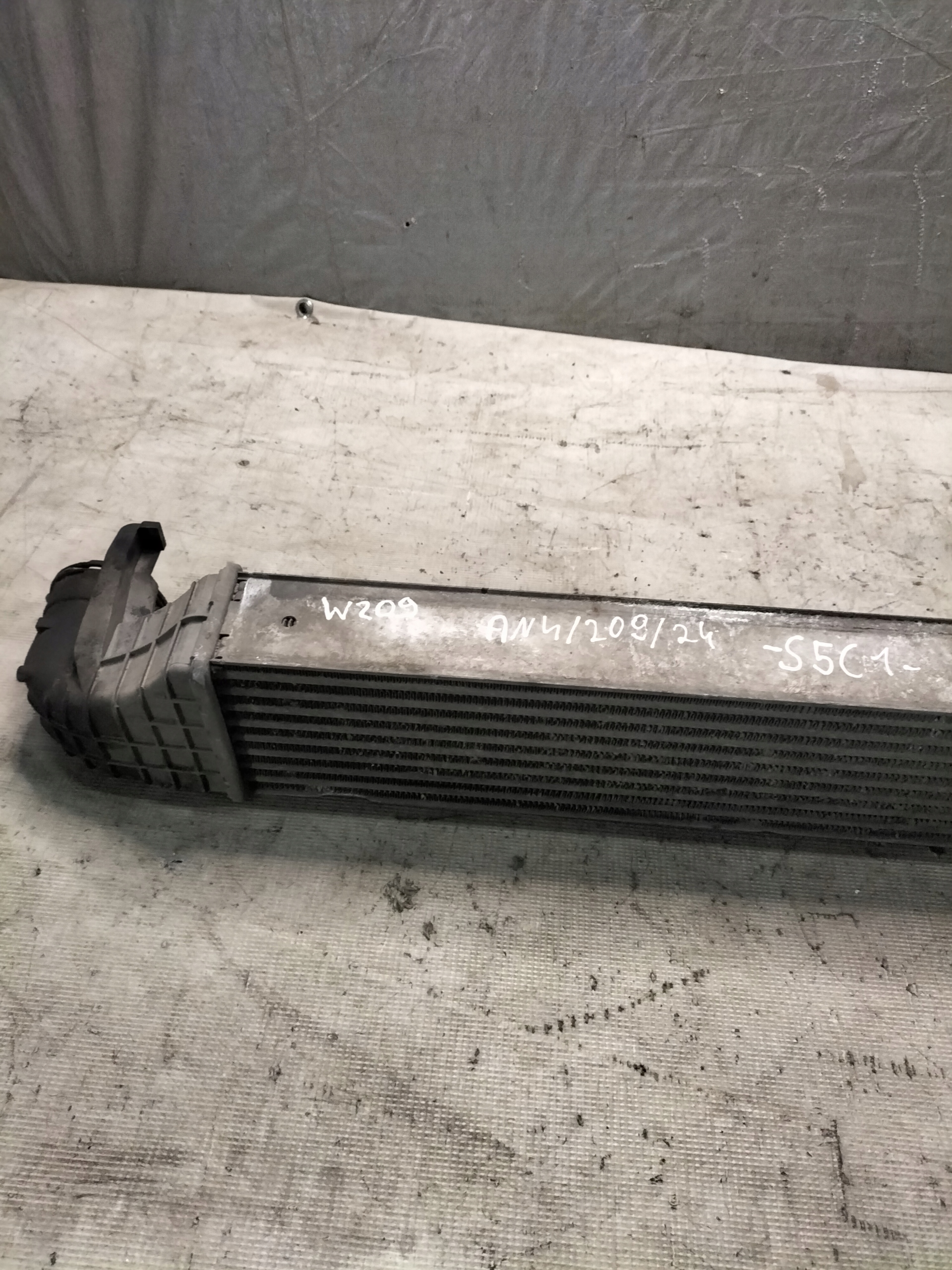 W203 C220 2.2CDI 02 INTERCOOLER Kühler